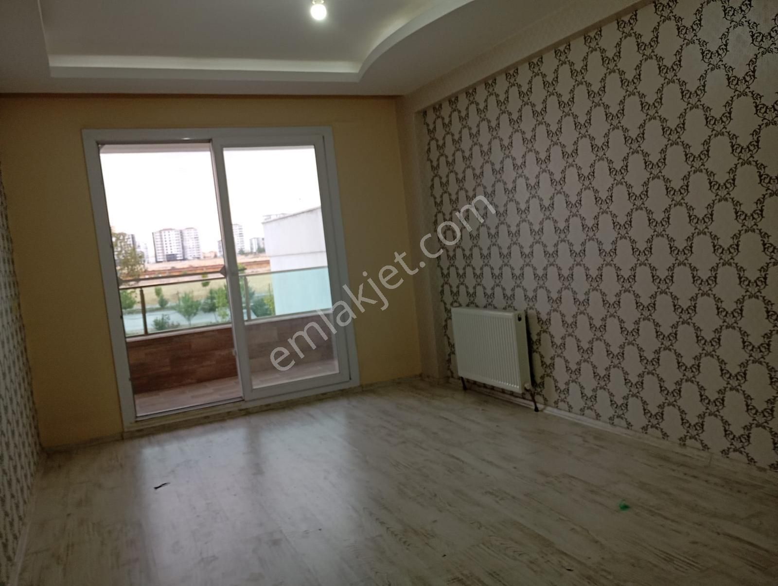 Yenişehir Üçkuyu Satılık Daire  Diyarbakır üçkuyularda satılık 3+1 daire 