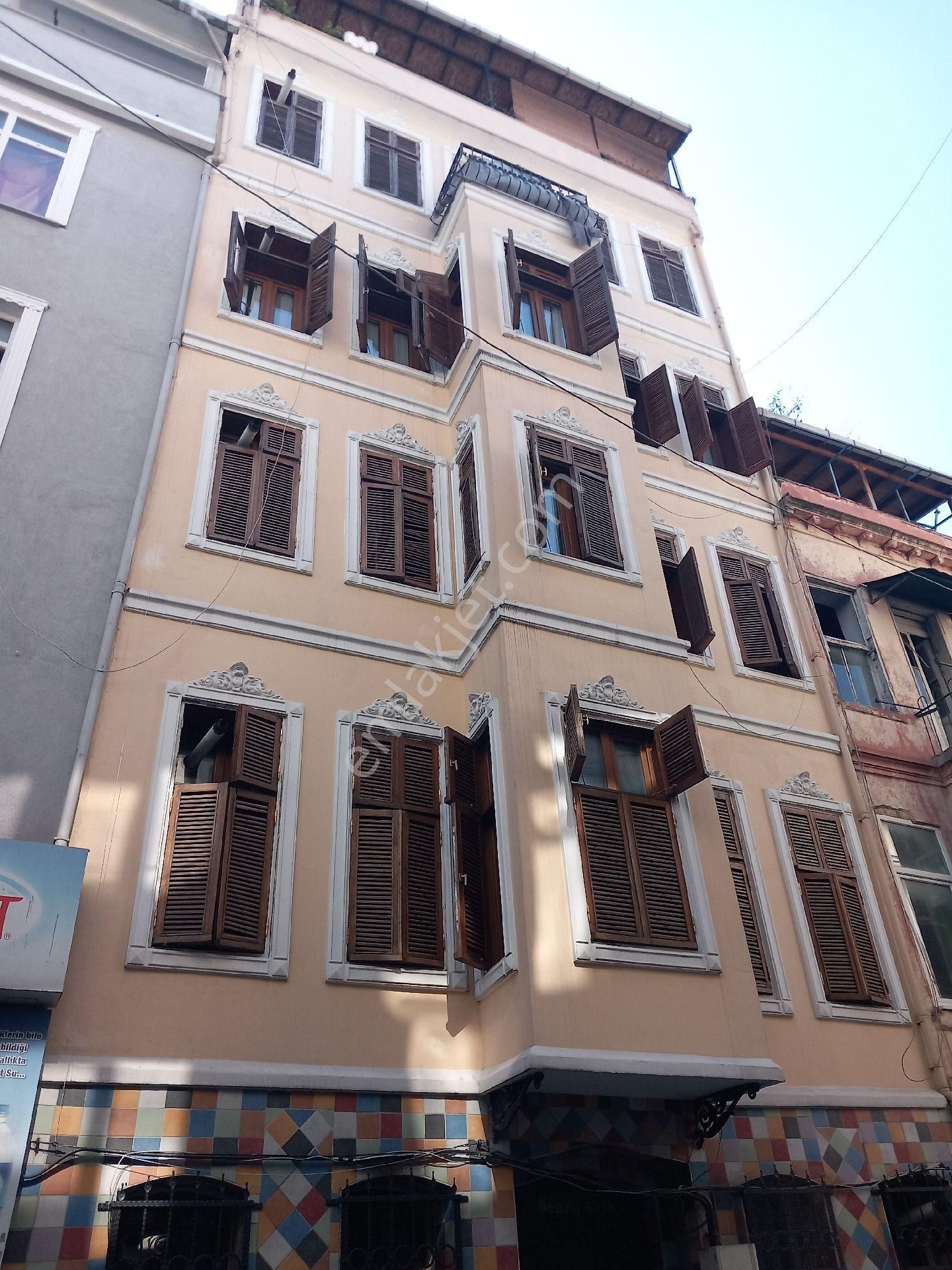 Beyoğlu Şehit Muhtar Satılık Bina TAKSİM MEYDANINA 3DK APARTLAR BÖLGESINDE