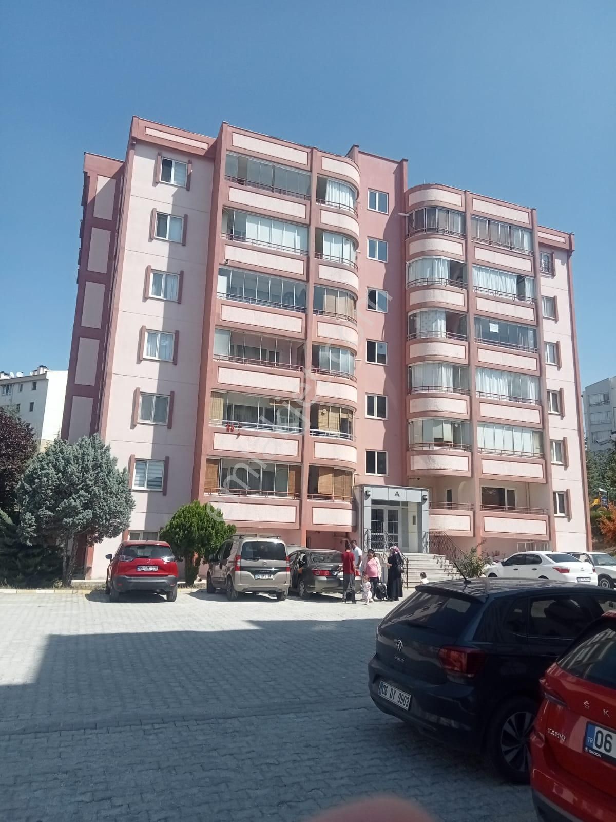 Yenimahalle Yeni Batı Satılık Daire  YENİ BATI MAH AKASYA EVLERİ SİTESİNDE SATILIK 3+1 KOMBİLİ 3 KAT ASANSOR OTOPARLI DAİRE