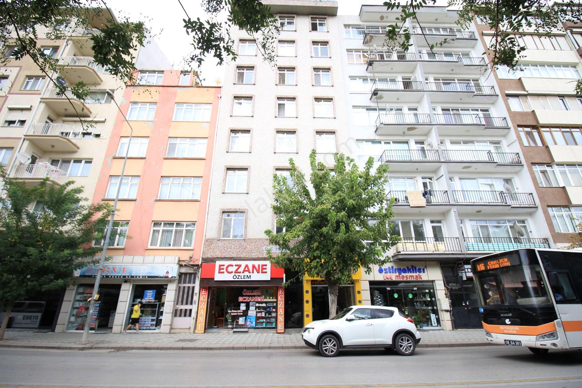 Odunpazarı İstiklal Kiralık Daire ESGYO'DAN ATATÜRK CADDESİ ÜZERİ HAVA HAST KARŞISI 2+1 KİRALIK DAİRE