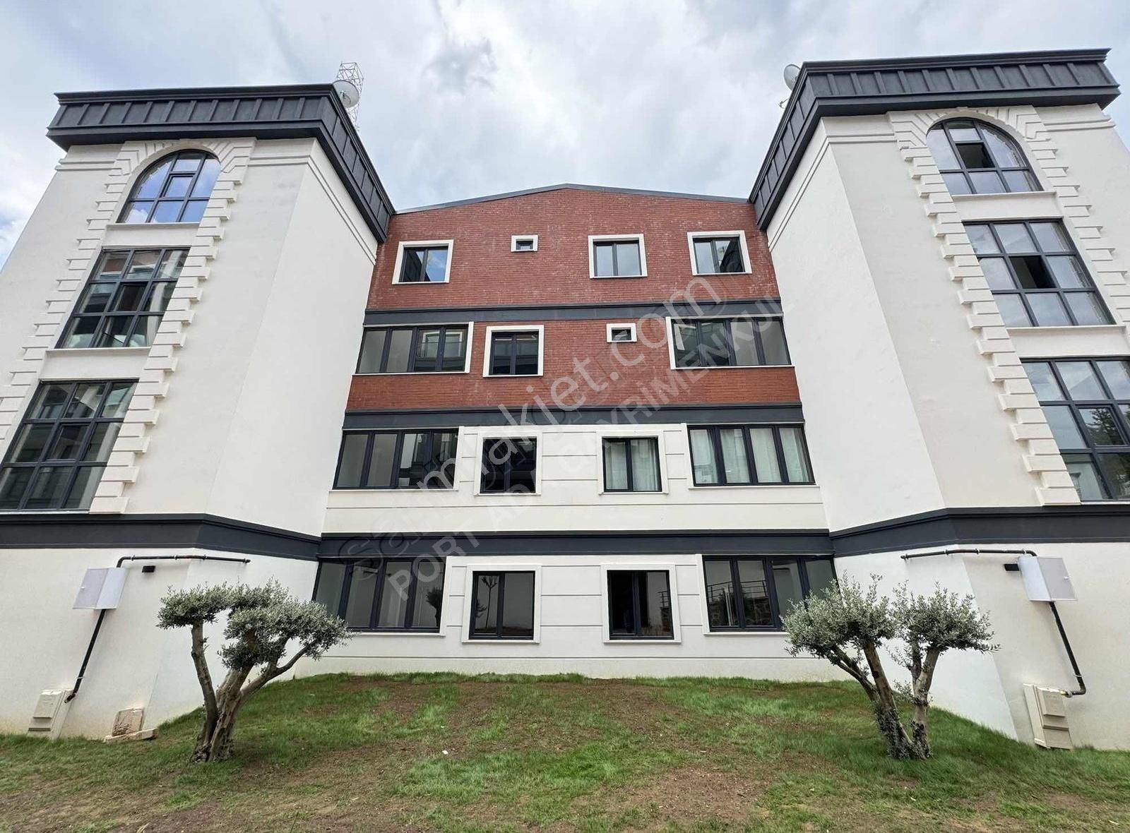 Darıca Cami Satılık Daire CAMİ MAHALLESİ 7/24 GÜVENLİKLİ SİTE İÇİ HAVUZLU 2+1 100M² DAİRE