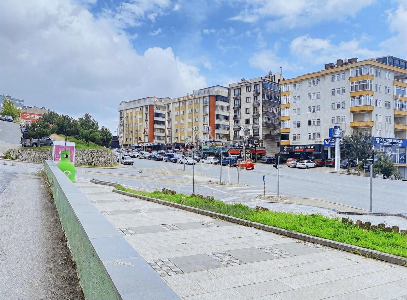 Gebze Osman Yılmaz Satılık Daire GEBZE E5 YAKINI ,PARK ÖNÜ ,D. MANZARALI ,FERAH ,OTOPARKLI 3+1