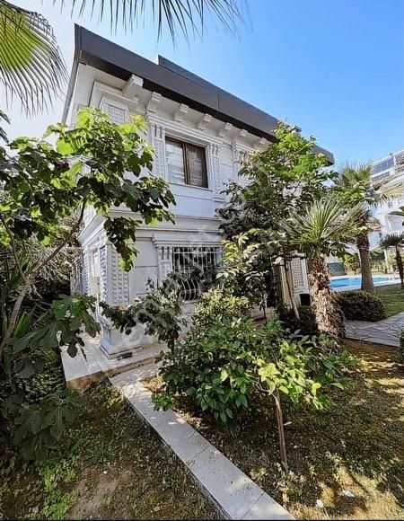 Darıca Bayramoğlu Satılık Villa SİTE İÇİ MÜSTAKİL GÜVENLİKLİ HAVUZLU ÖZEL LÜX VİLLA