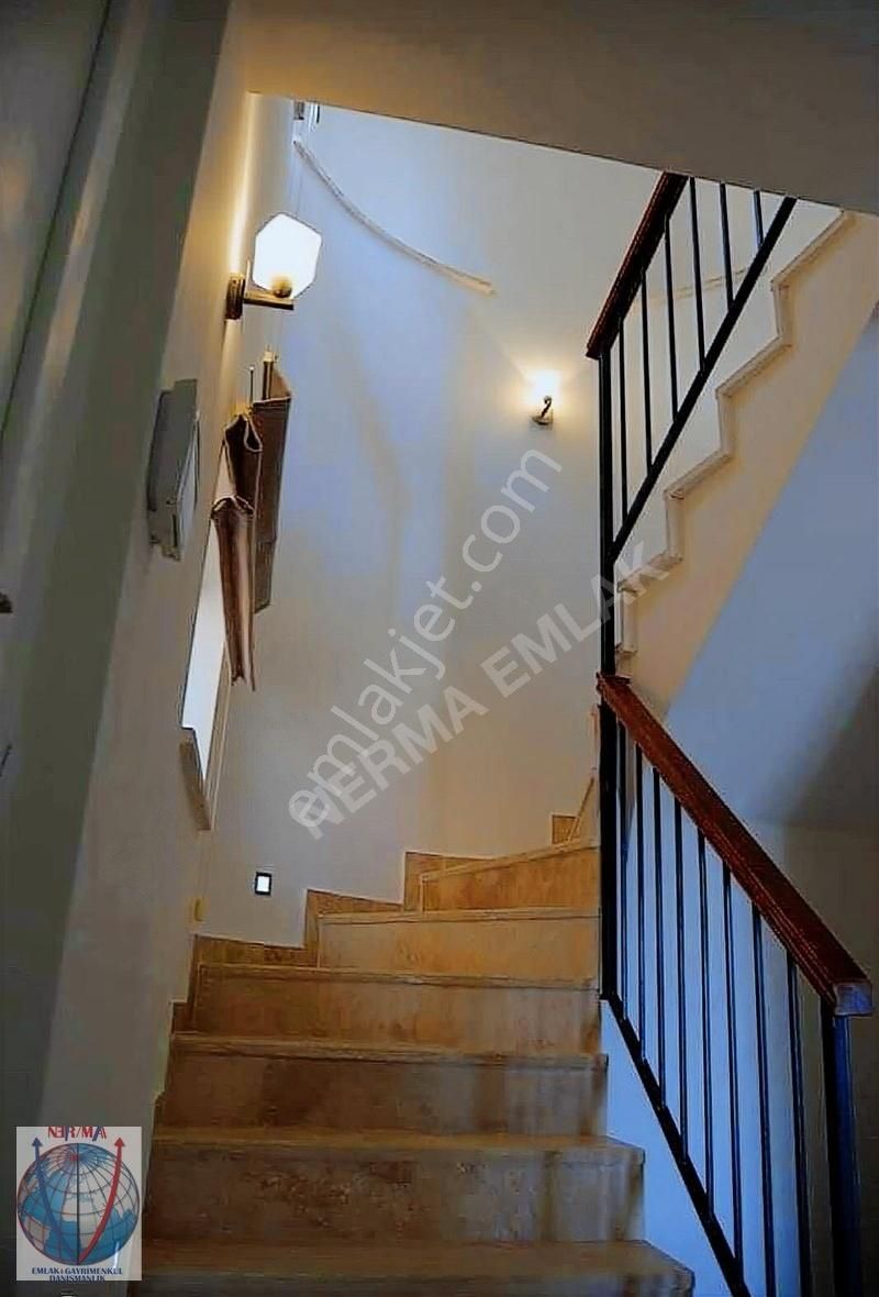 Kuşadası Turistik Tesis İçerisinde Muhteşem Jakuzili Çatıdubleks - Görsel 8