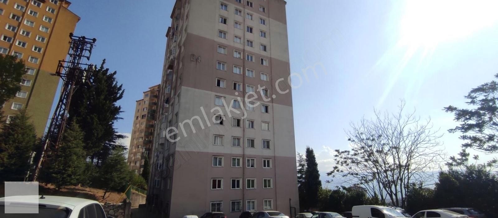 İzmit Erenler Satılık Daire AKÇAKOCA KONUTLARINDA SATILIK 3+1 DAİRE