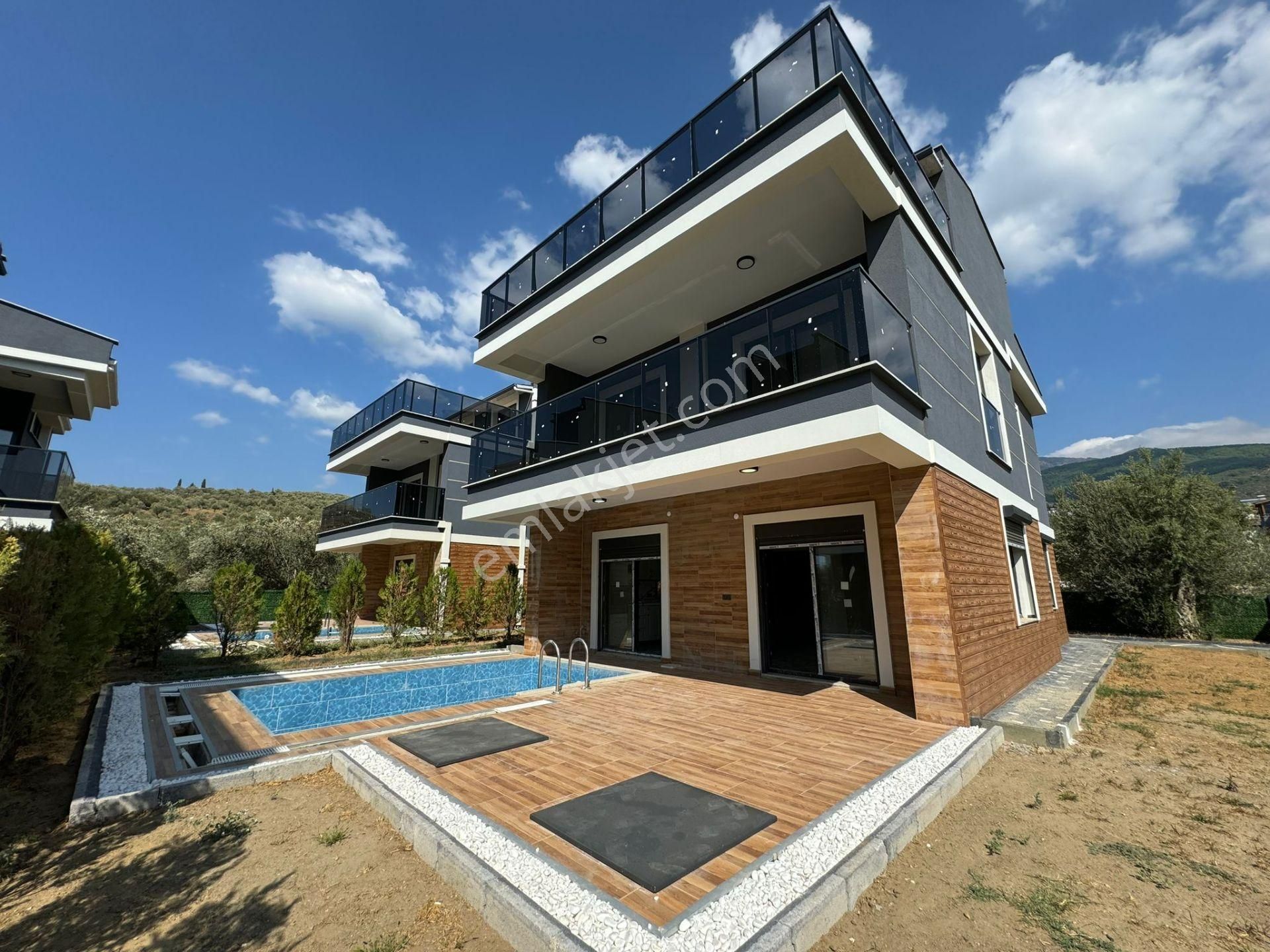 Edremit Güre Satılık Villa  GÜRE'DE, AYRICALIKLI, YENİ NESİL,ÇOK ŞIK TASARIMLI, 5+1 MÜSTAKİL