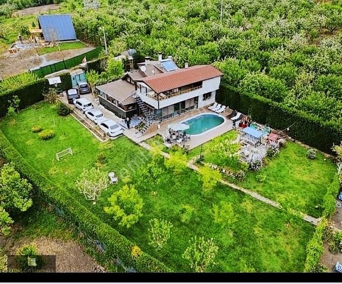 Serdivan Aşağıdereköy Satılık Villa SAPANCA GÖL MANZARALI 3 DÖNÜM İÇERİSİNDE VİLLA VE BUNGALOV