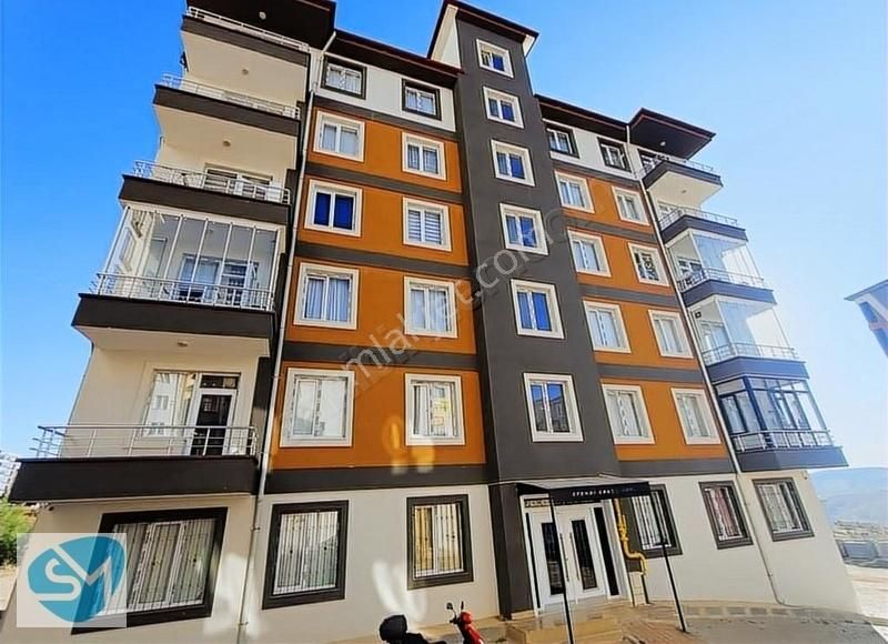 Yozgat Merkez Şeyh Osman Satılık Daire ÜNİVERSİTE YOLUNDA ANAYOL ÜZERİNDE HAZIR KİRACILI SM GAYRİMENKUL