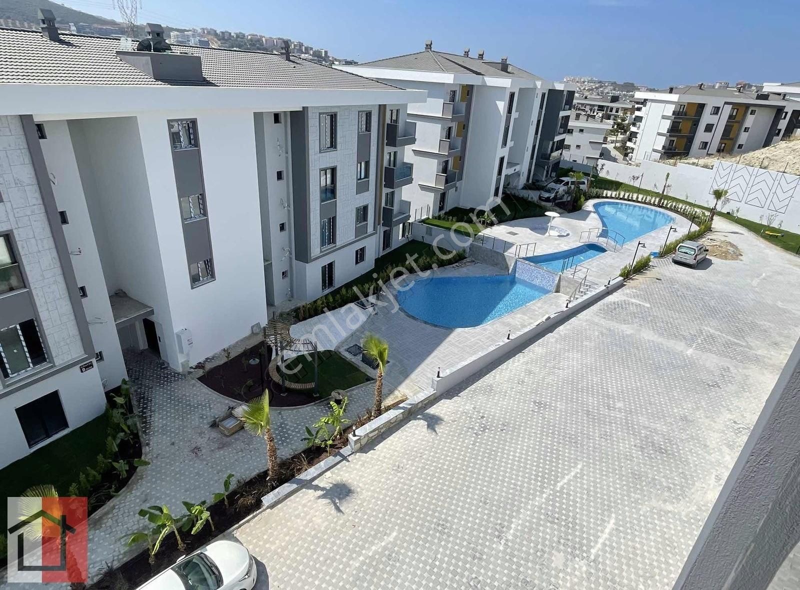 Kuşadası İkiçeşmelik Satılık Residence KUŞADASI MERKEZDE HAVUZLU SİTEDE SATILIK DAİRE