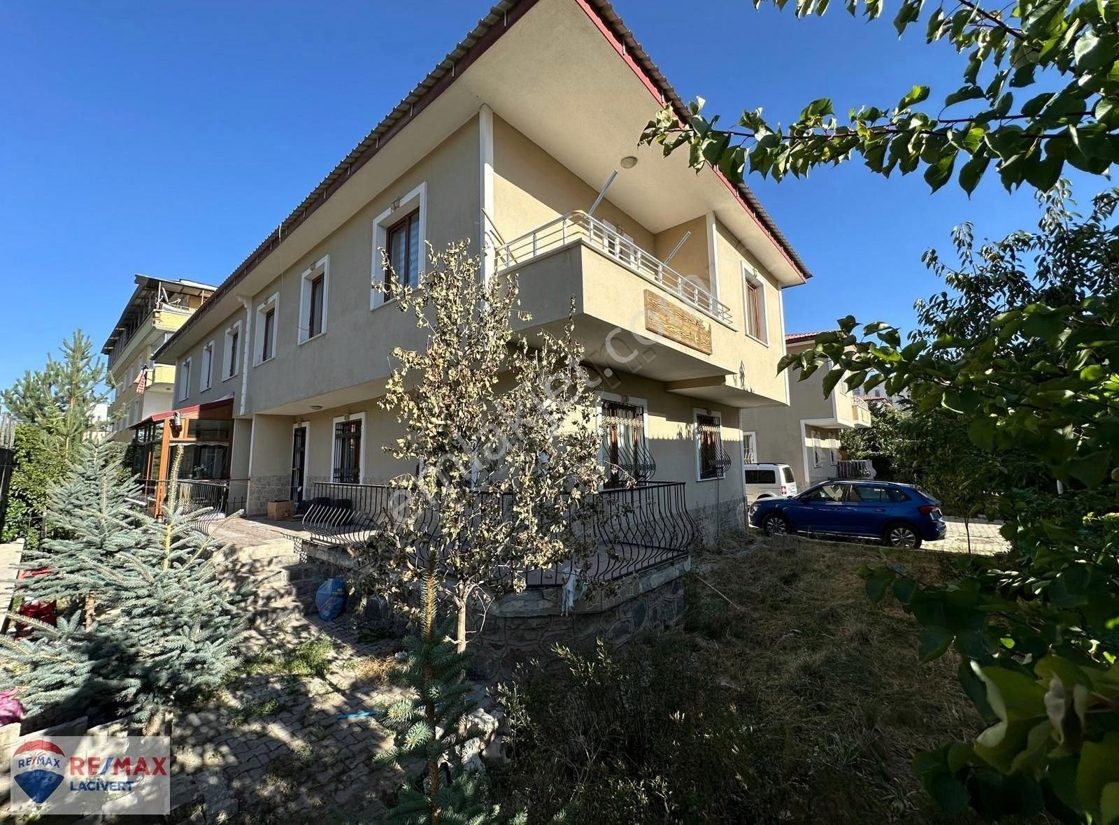 Palandöken Hüseyin Avni Ulaş Satılık Villa Re/max Lacivert'ten Yıldızkent'te Satılık 5+1 Lüks Villa