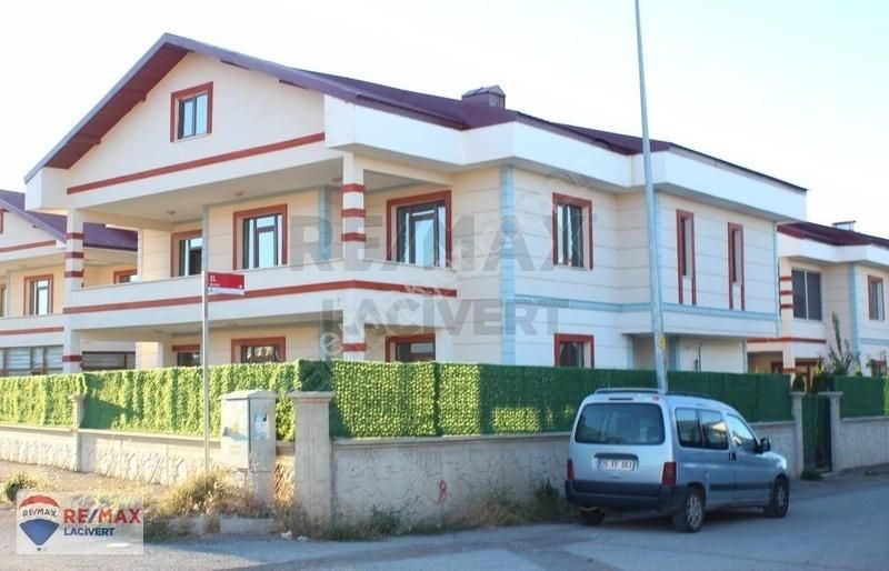 Aziziye Yarımca Satılık Villa Re/max Lacivert'ten Dadaşkent'te Satılık 6+1 Lüks Villa