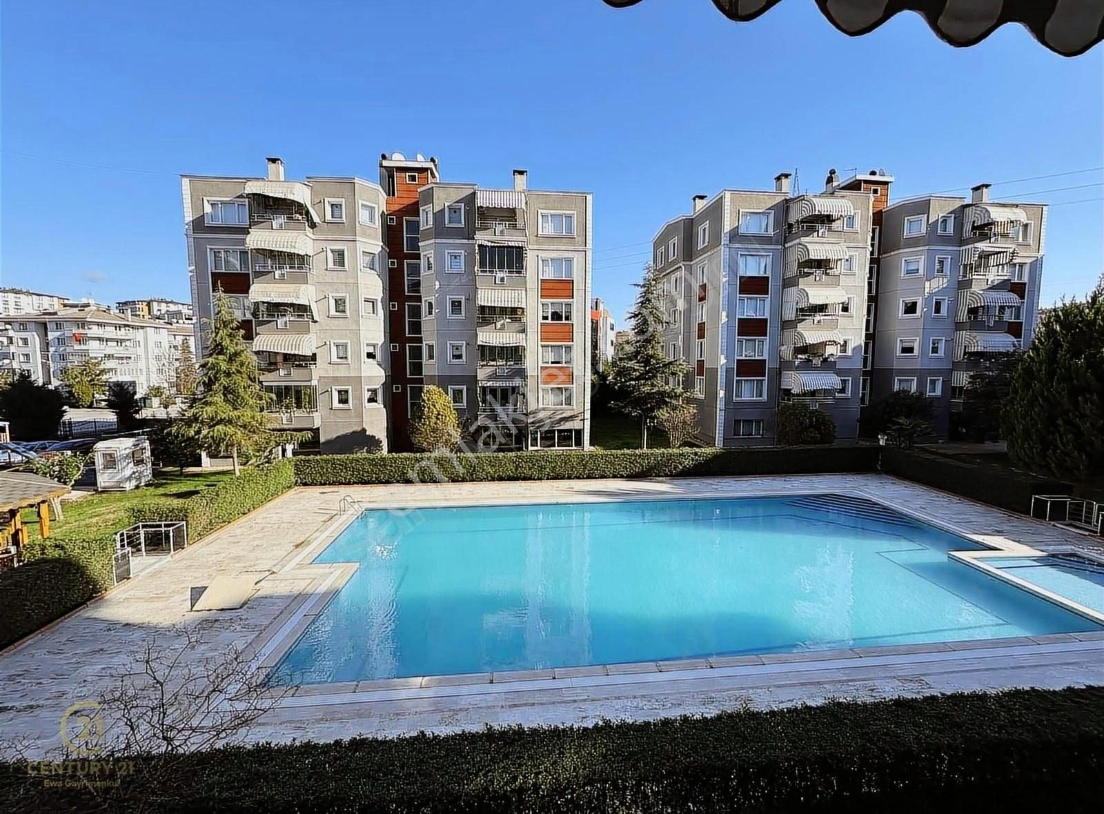 Nilüfer Üçevler Satılık Daire Nilüferde, Havuzlu - Bahçeli- Otoparklı 4+1 185 M2 Satılık Daire