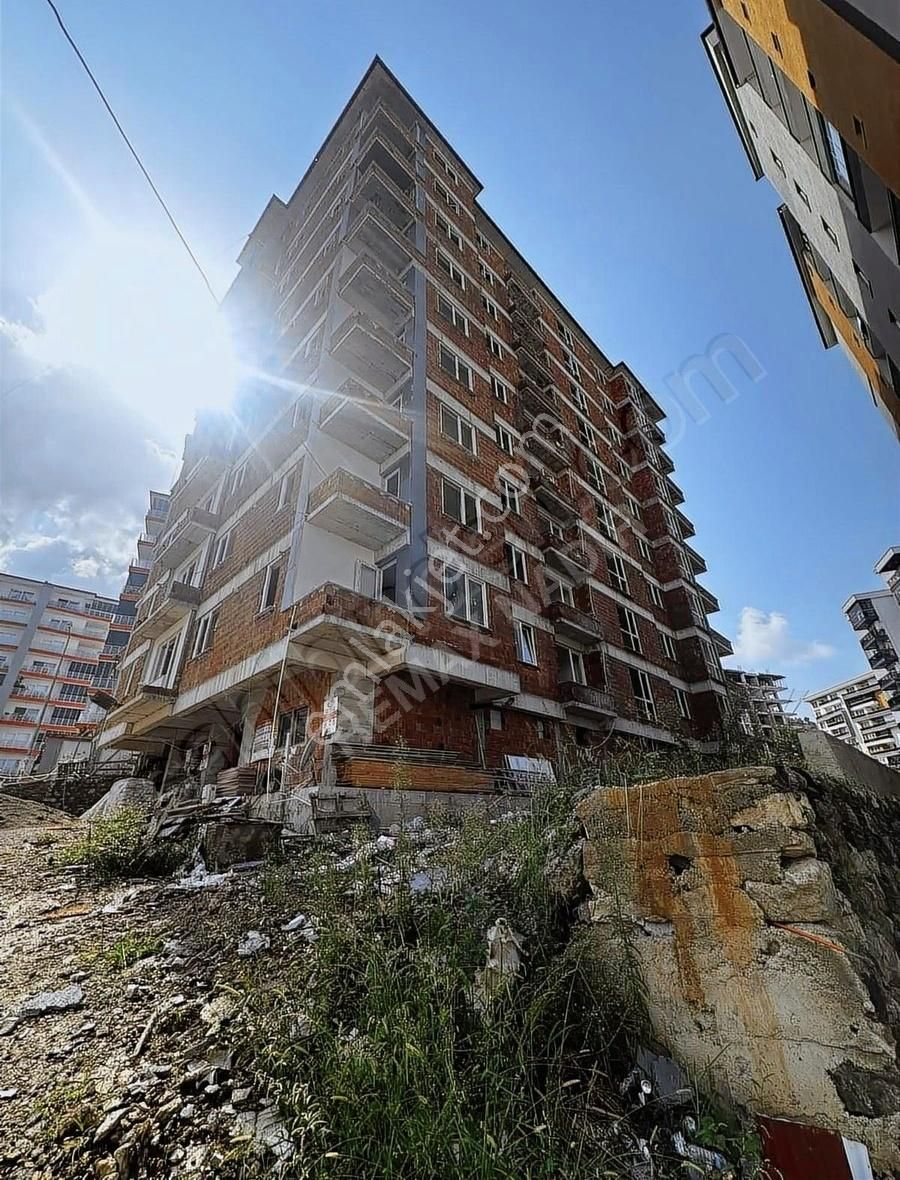 Giresun Merkez Eriklimanı Köyü (Çirişli) Satılık Daire REMAX NADİR ERİKLİMAN'DA 90 M2 2+1 ARAKAT DAİRE