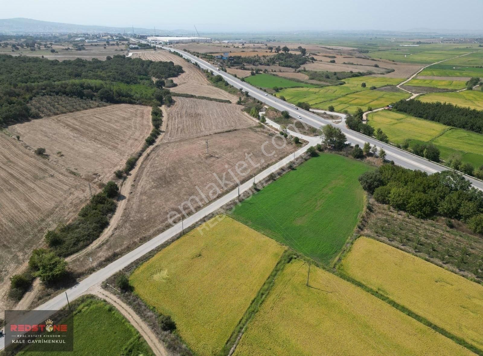 Biga Bahçeli Köyü Satılık Tarla ÇANAKKALE BURSA YOLU KÖY KAVŞAĞINDA SATILIK FIRSAT PARSEL