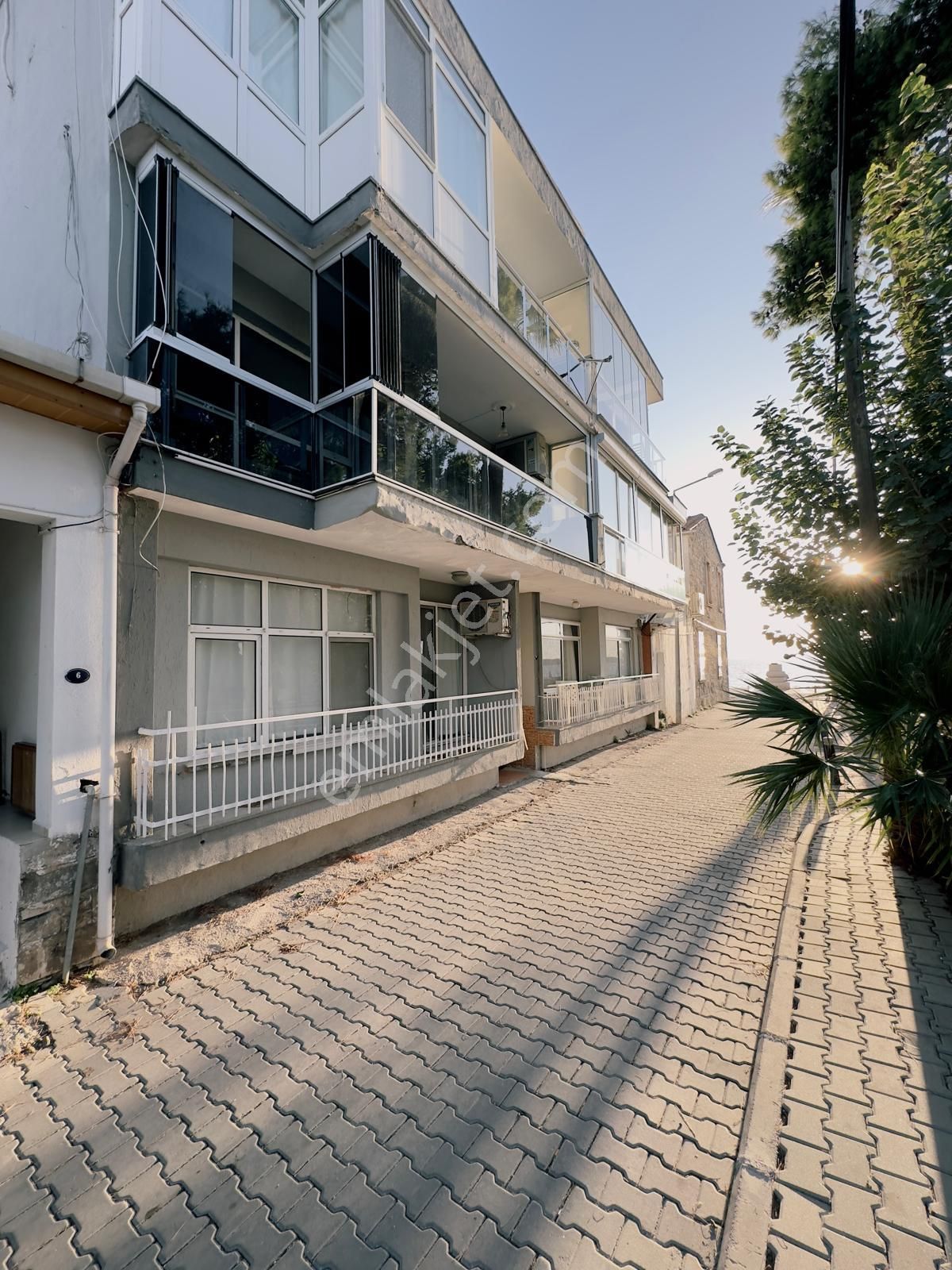 Foça İsmetpaşa Kiralık Daire Foça Merkezde Full Eşyalı Denize 40-50metre Daire