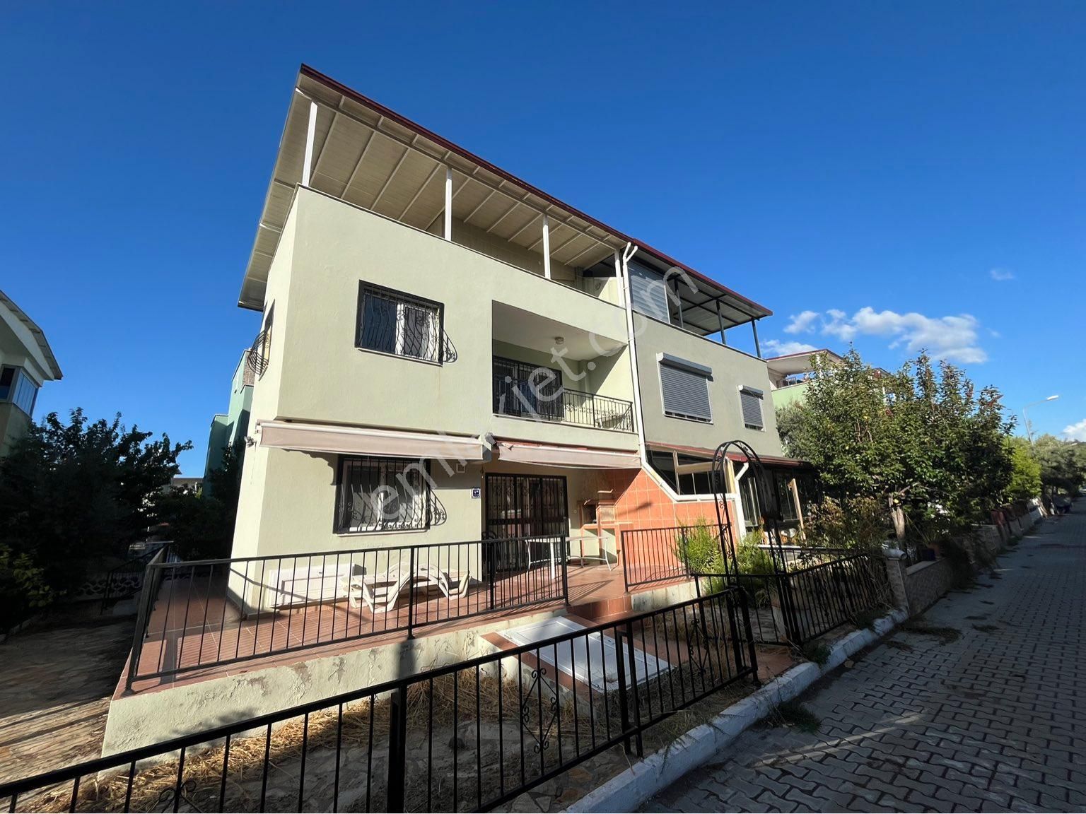 Kuşadası Soğucak Satılık Villa KUŞADASI SOĞUCAKTA ÖNÜ AÇIK FERAH 4+1 ACİL SATILIK VİLLA