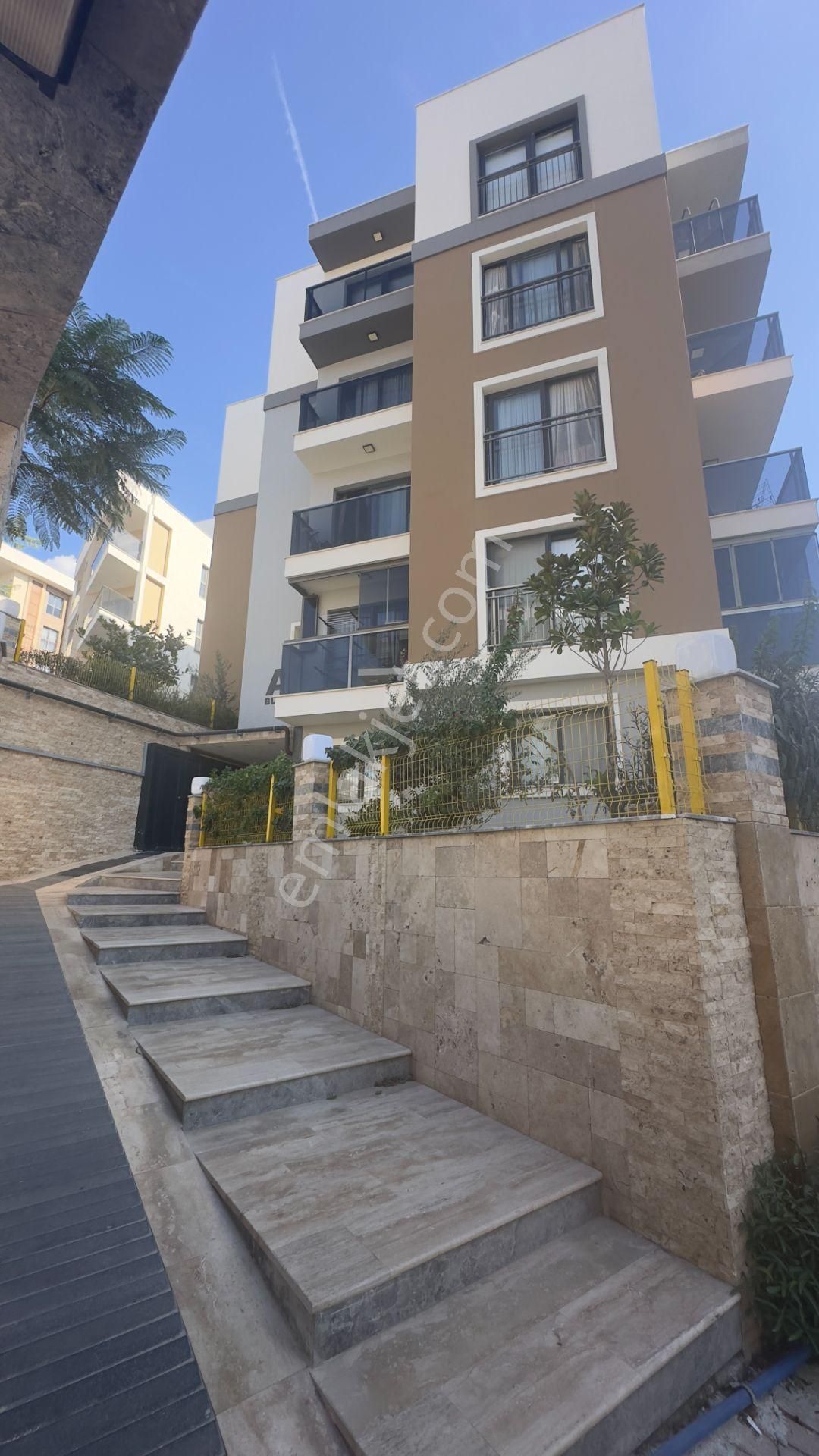 Kuşadası Değirmendere Satılık Residence  Değirmenderede Havuzlu Site İçerisinde Satılık 3+1 Rezidans Daire