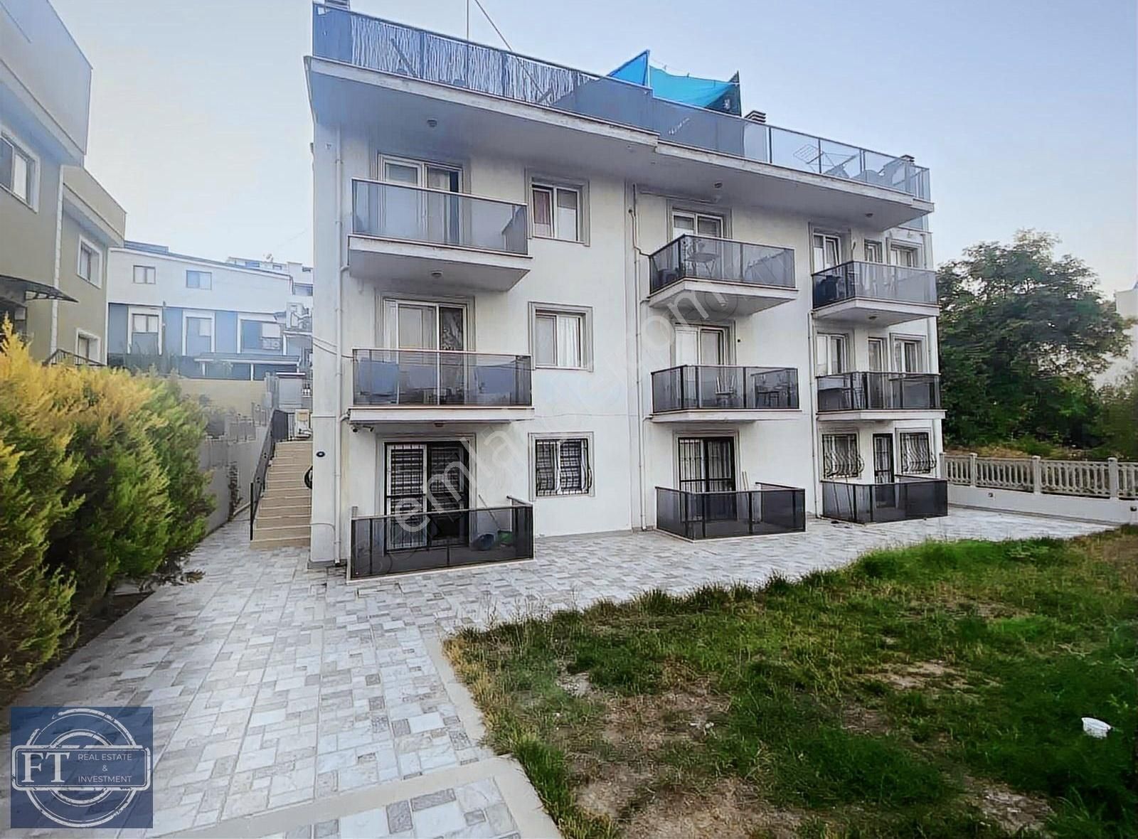 Urla Yaka Satılık Daire MERKEZİ KONUMDA 1+1 KULLANIŞLI DAİRE