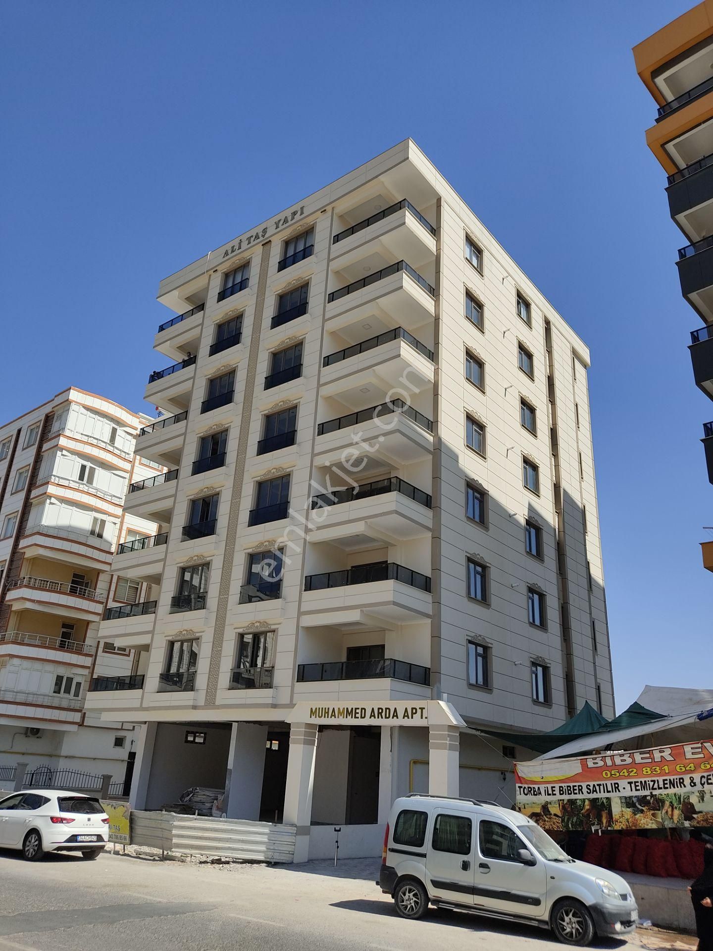 Karaköprü Akpıyar Satılık Daire  KARAKÖPRÜ MERKEZDE ARAKAT FULL YAPILI SATILIK 3+1 DAİRE