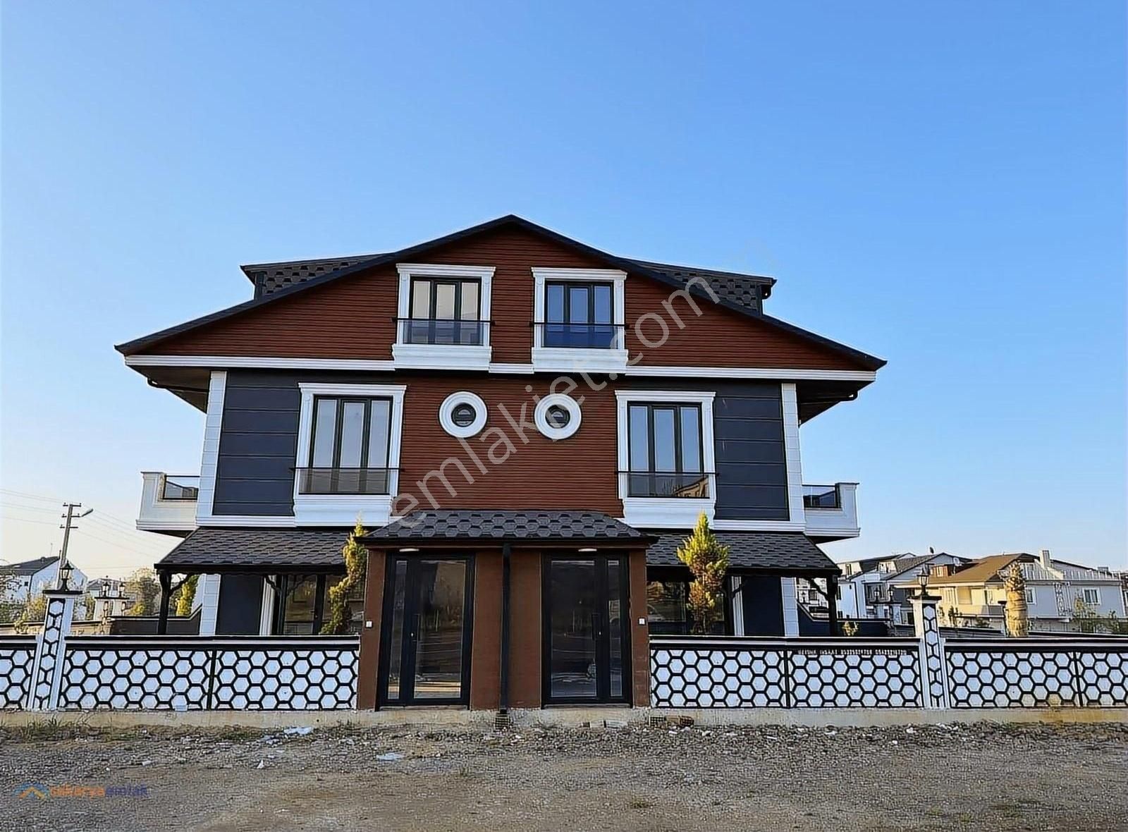 Kocaali Alandere Satılık Villa Müstakil Girişli Geniş Bahçeli 3+1 Triplex Ultra Lüx Villa