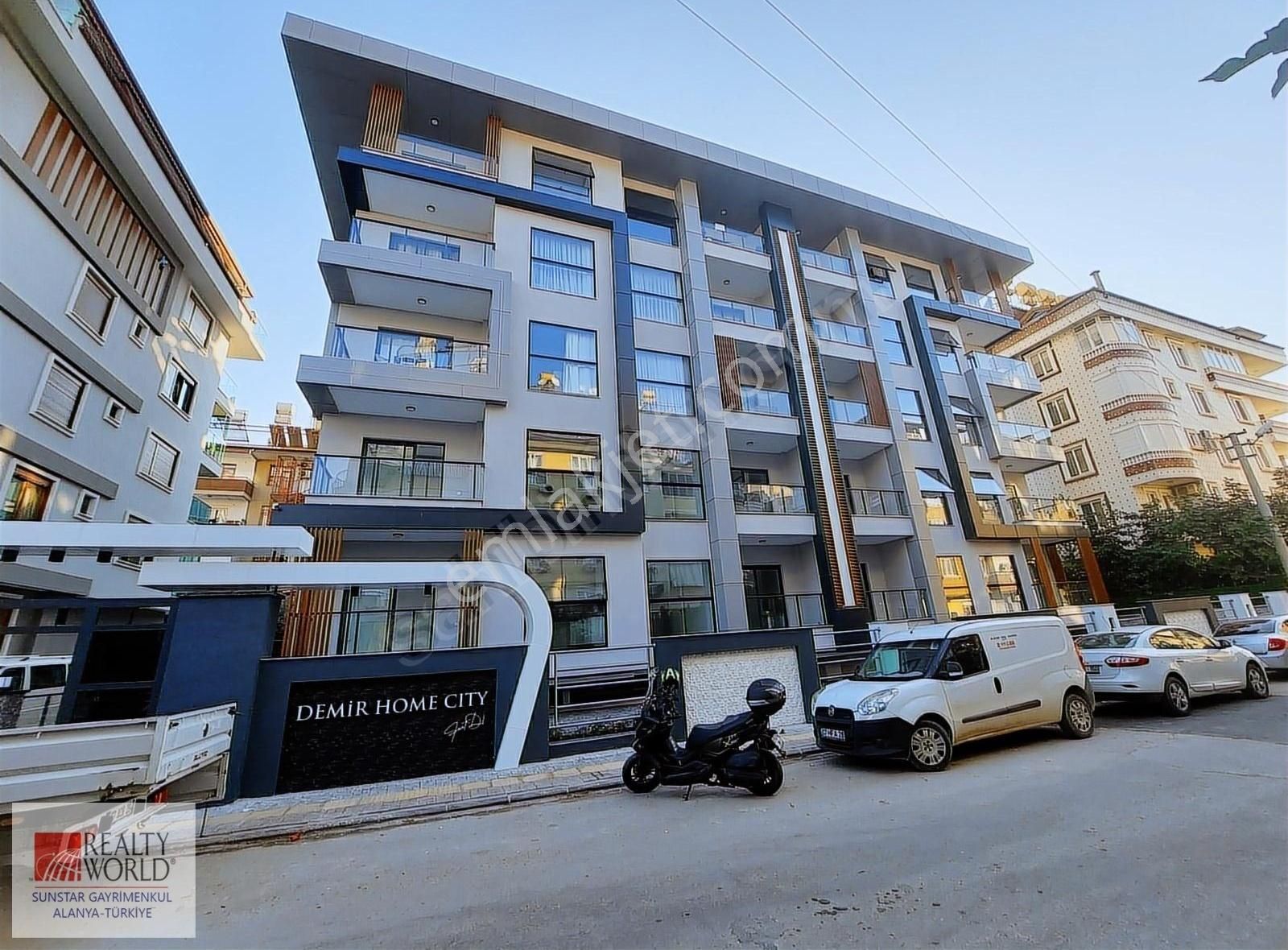 Alanya Kadıpaşa Satılık Daire RW SUNSTARDAN ŞEHİR MERKEZİ DEMİR HOME 1+1 LUX DAİRE