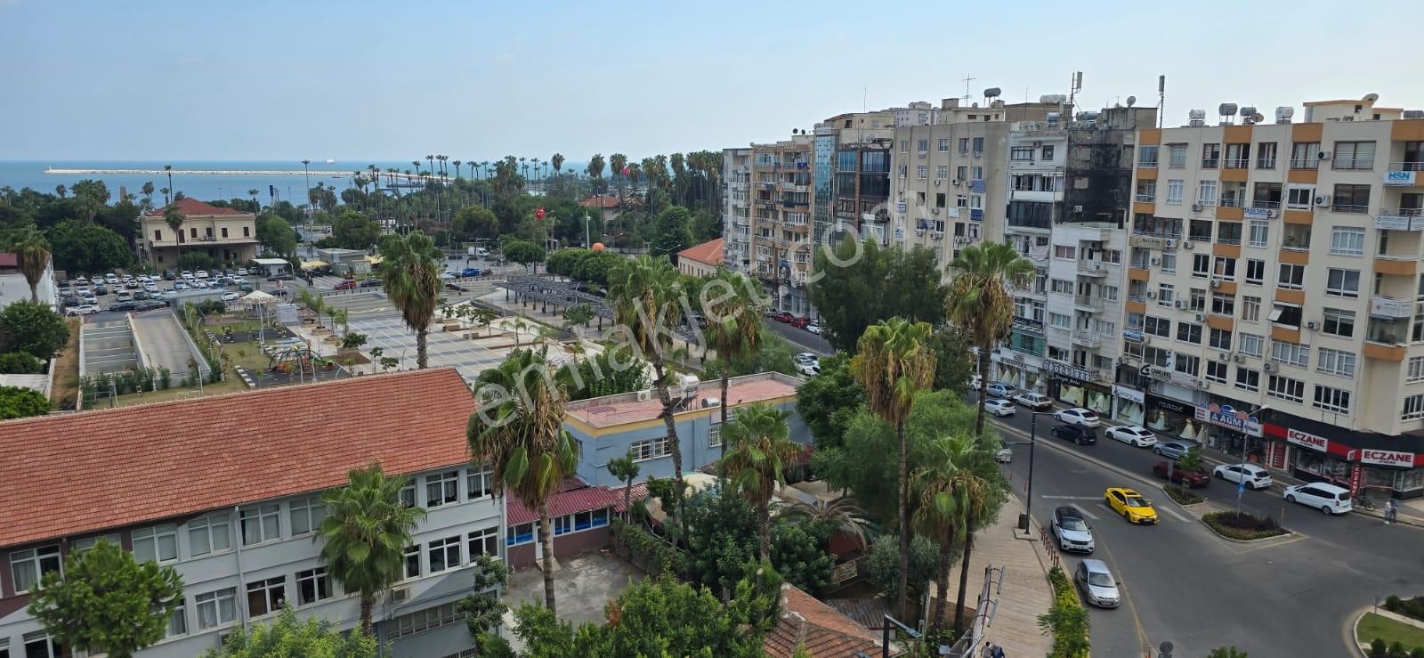 Mersin Akdeniz Satılık Büro Turyap Sistem'den Çarşı Merkezde İstiklal Caddesinde Ofis-daire