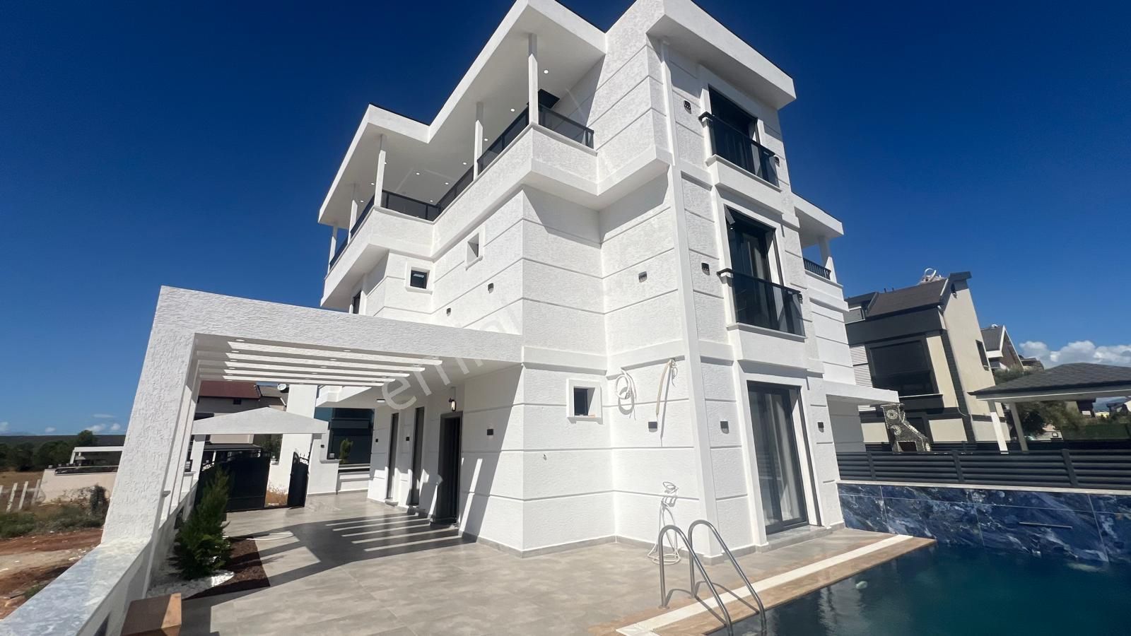 Didim Altınkum Satılık Villa  Aydın Didim de Satılık 4+1 Havuzlu Otoparklı Villa