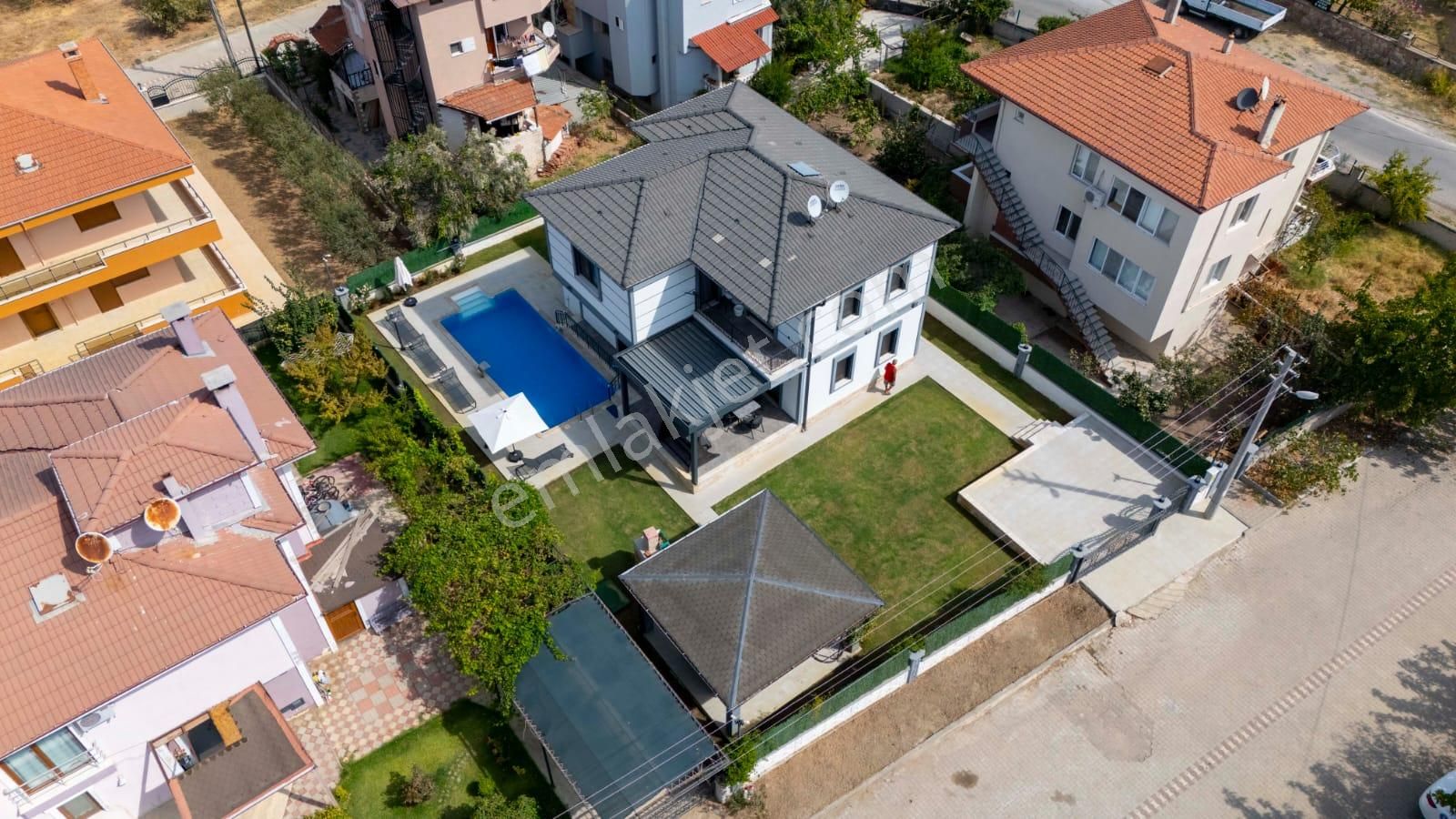 Ayvalık Ali Çetinkaya Satılık Villa  AYVALIK ARMUTCUK'TA HAVUZLU MÜSTAKİL VİLLA