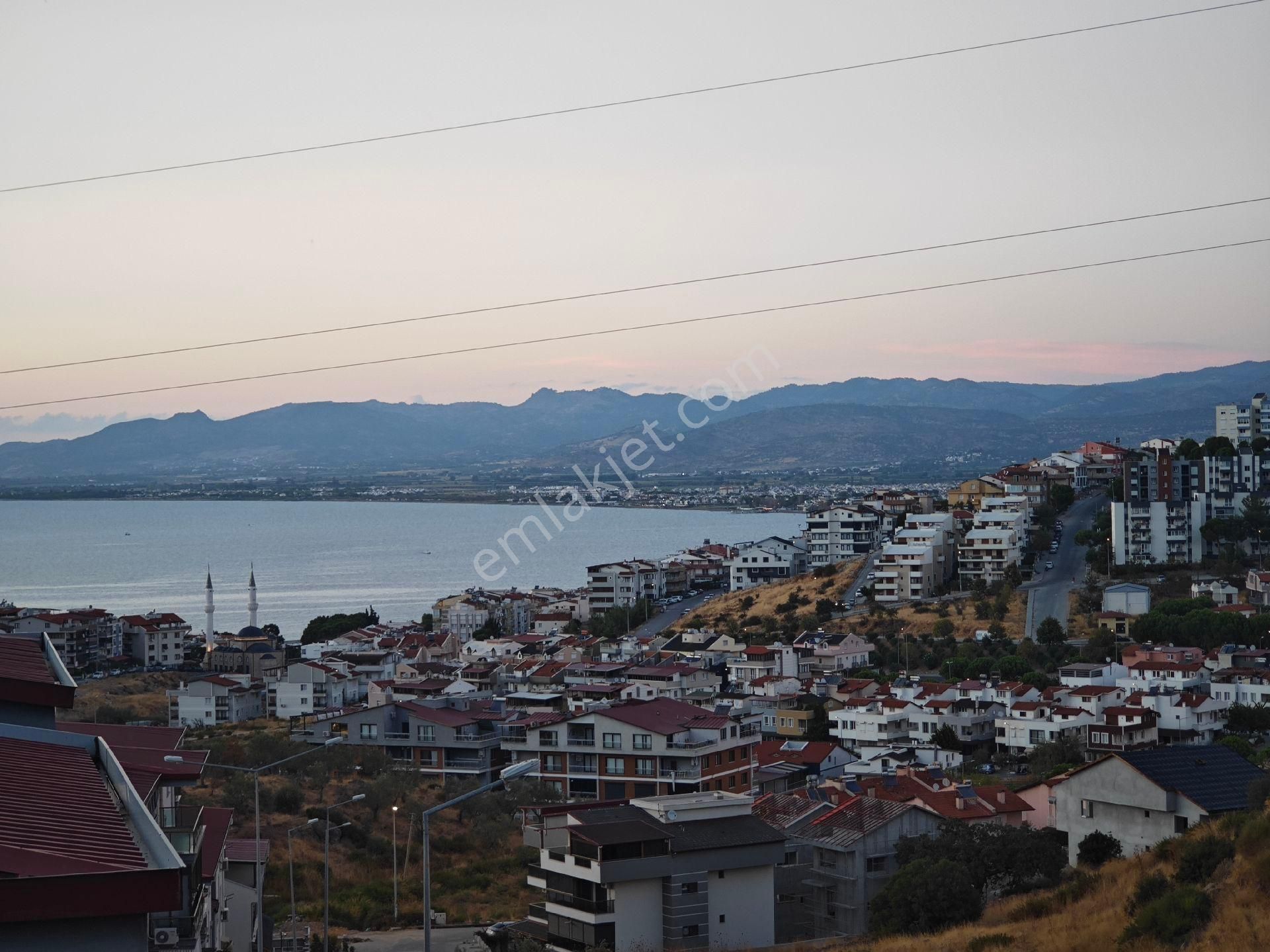 Dikili Gazipaşa Satılık Daire DİKİLİ ÜMMETOĞLU'NDAN 1+1 HAVUZLU SİTE İÇERİSİNDE DENİZ MANZARALI ARA'KAT