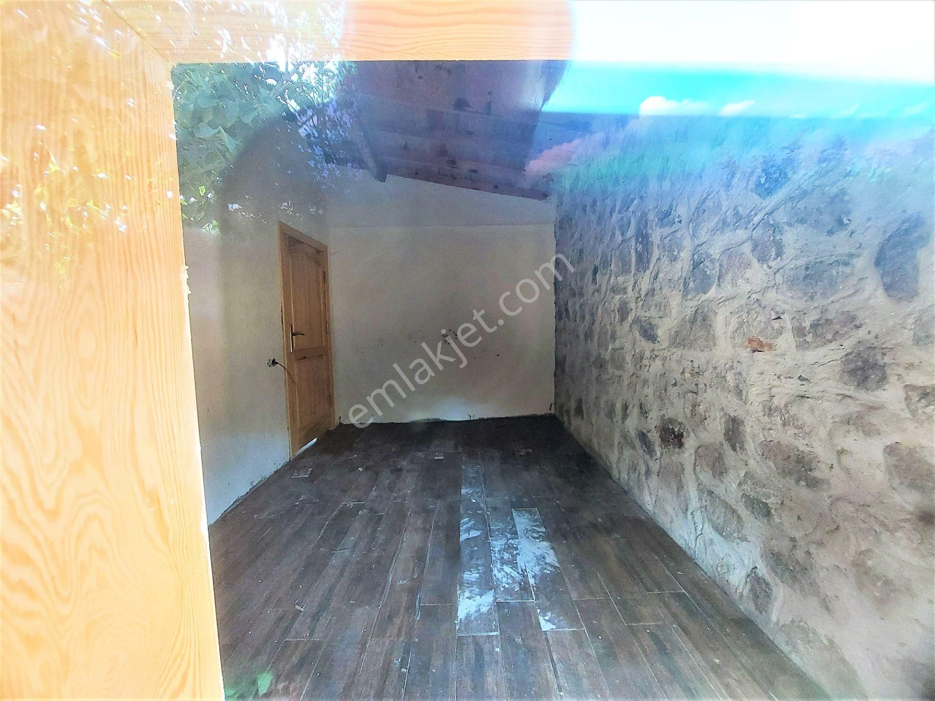 El/ya Ataköyde Köy İçerisinde 4288 M2 Arsa Taş Ev Yetişmiş Ağaç - Görsel 6