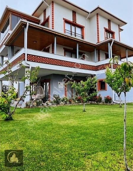 Bilecik Merkez Bahçelievler Satılık Villa Çoban Emlak'dan Özel Kapalı Havuzlu Saunalı Triplex Villa