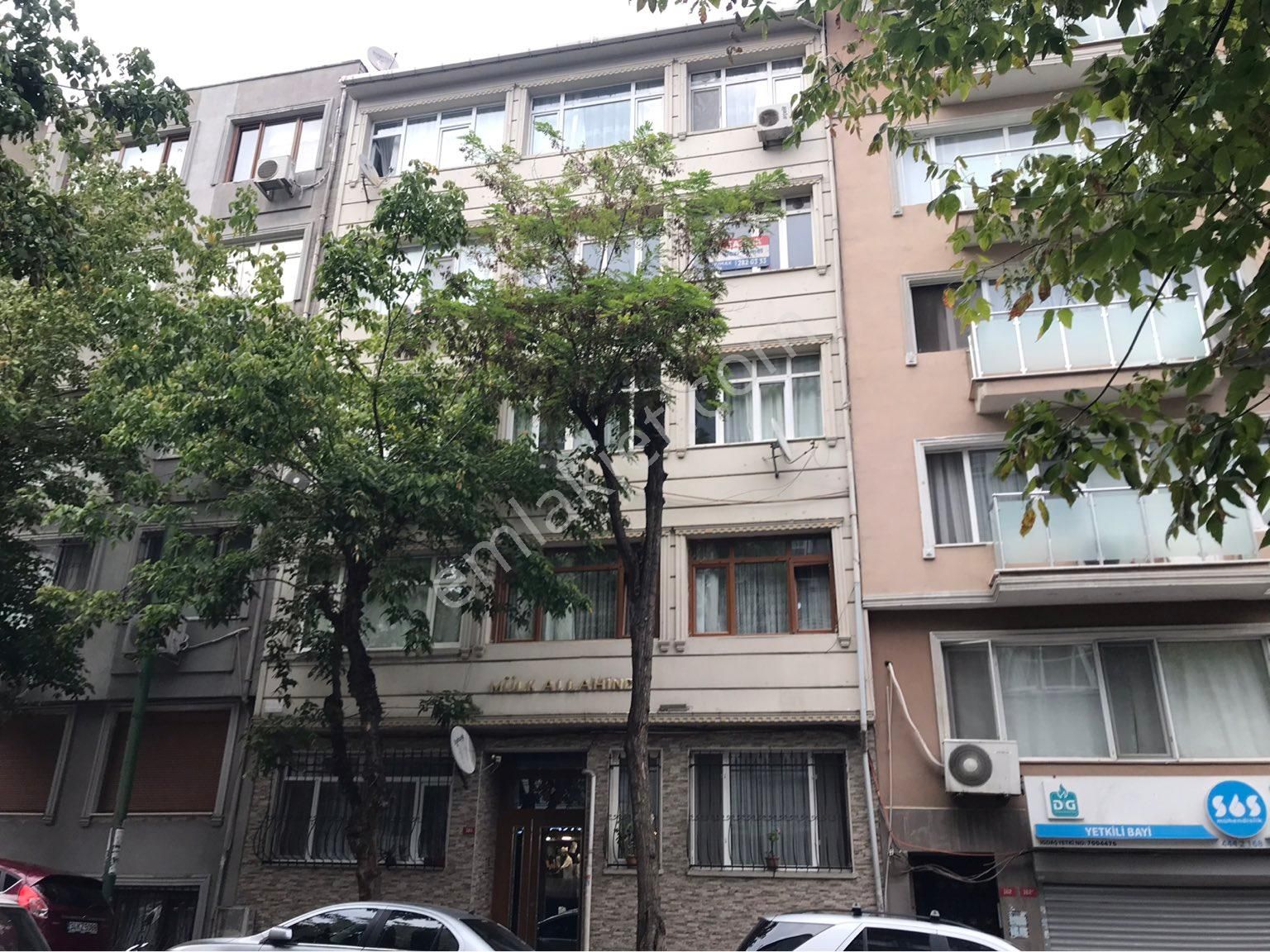 Fatih Hırka-i Şerif Satılık Daire  FATİH HIRKAİ ŞERİF BALİBEY CADDESİNDE SATILIK 1+1 DAİRE 75 M2