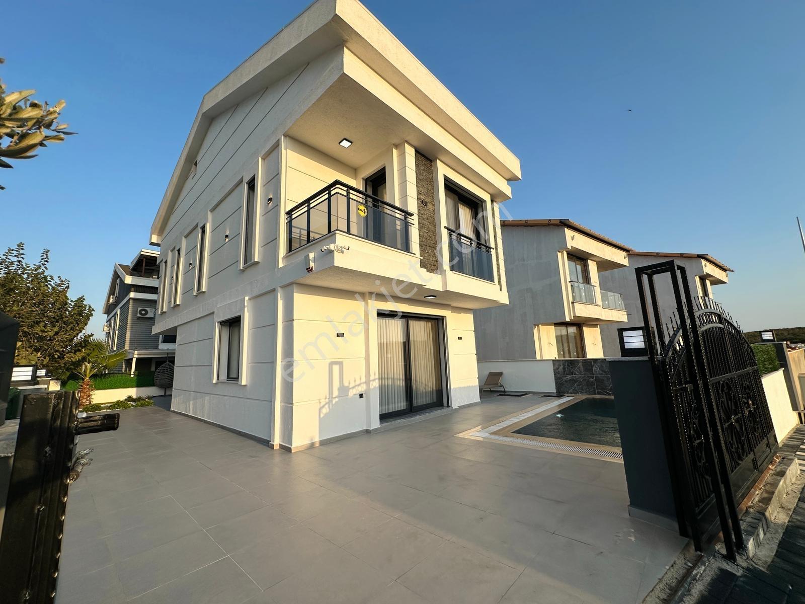Didim Efeler Mahallesi Tam Müstakil Havuzlu Otoparklı Lüks Villa - Görsel 32