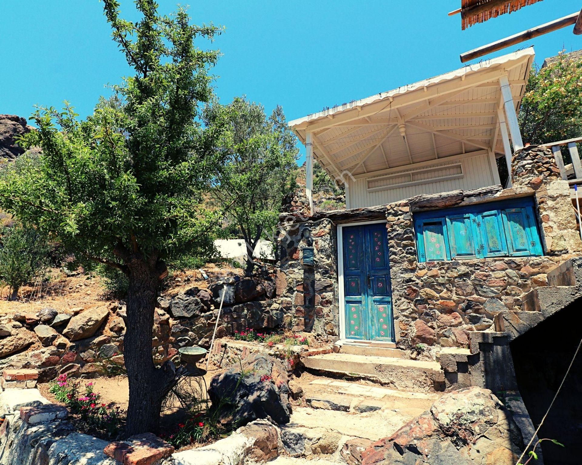 Gümüşlük, Eski Karakaya Köyü'nde, Deniz Manzaralı Satılık Taş Ev - Görsel 12