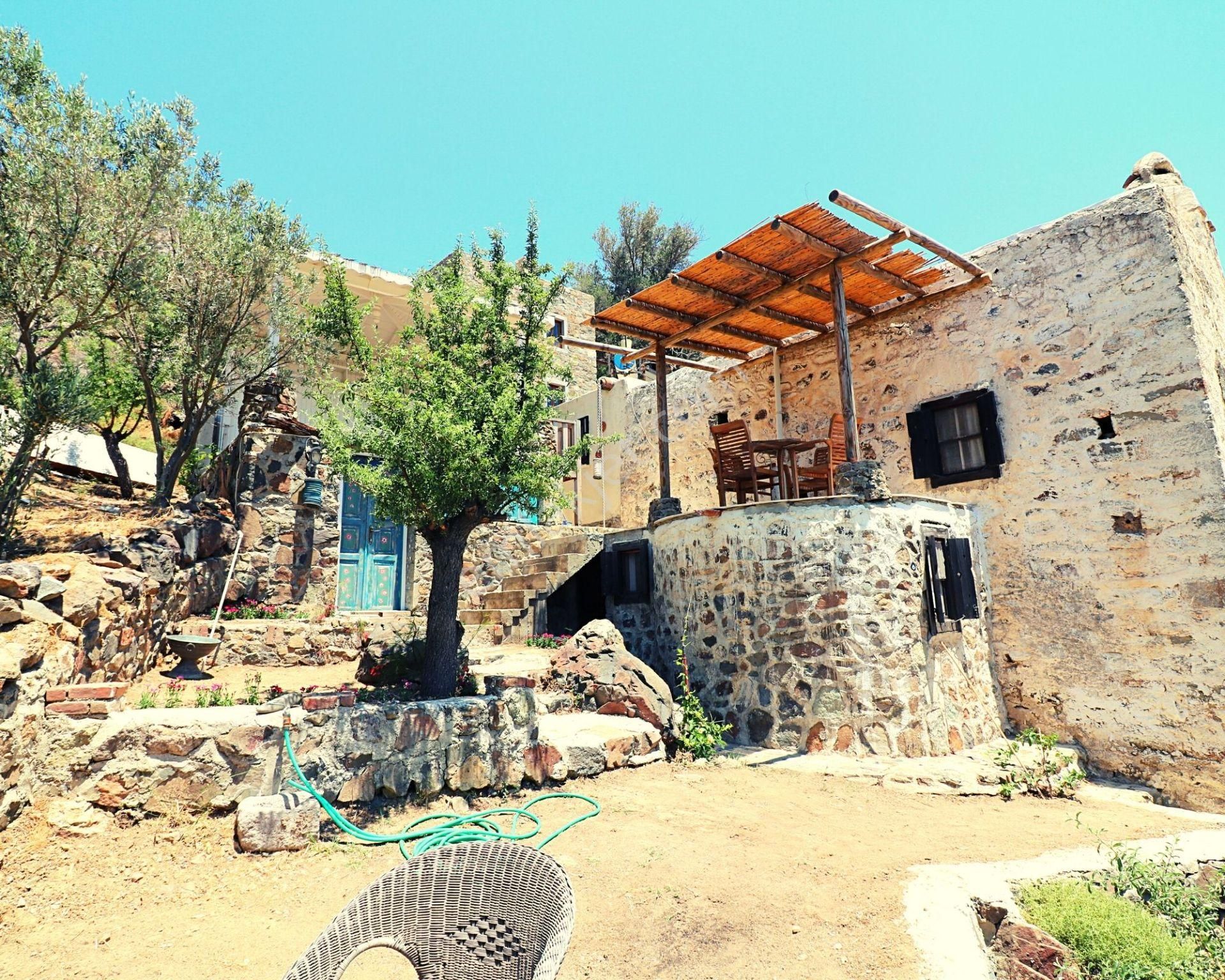 Gümüşlük, Eski Karakaya Köyü'nde, Deniz Manzaralı Satılık Taş Ev - Görsel 14