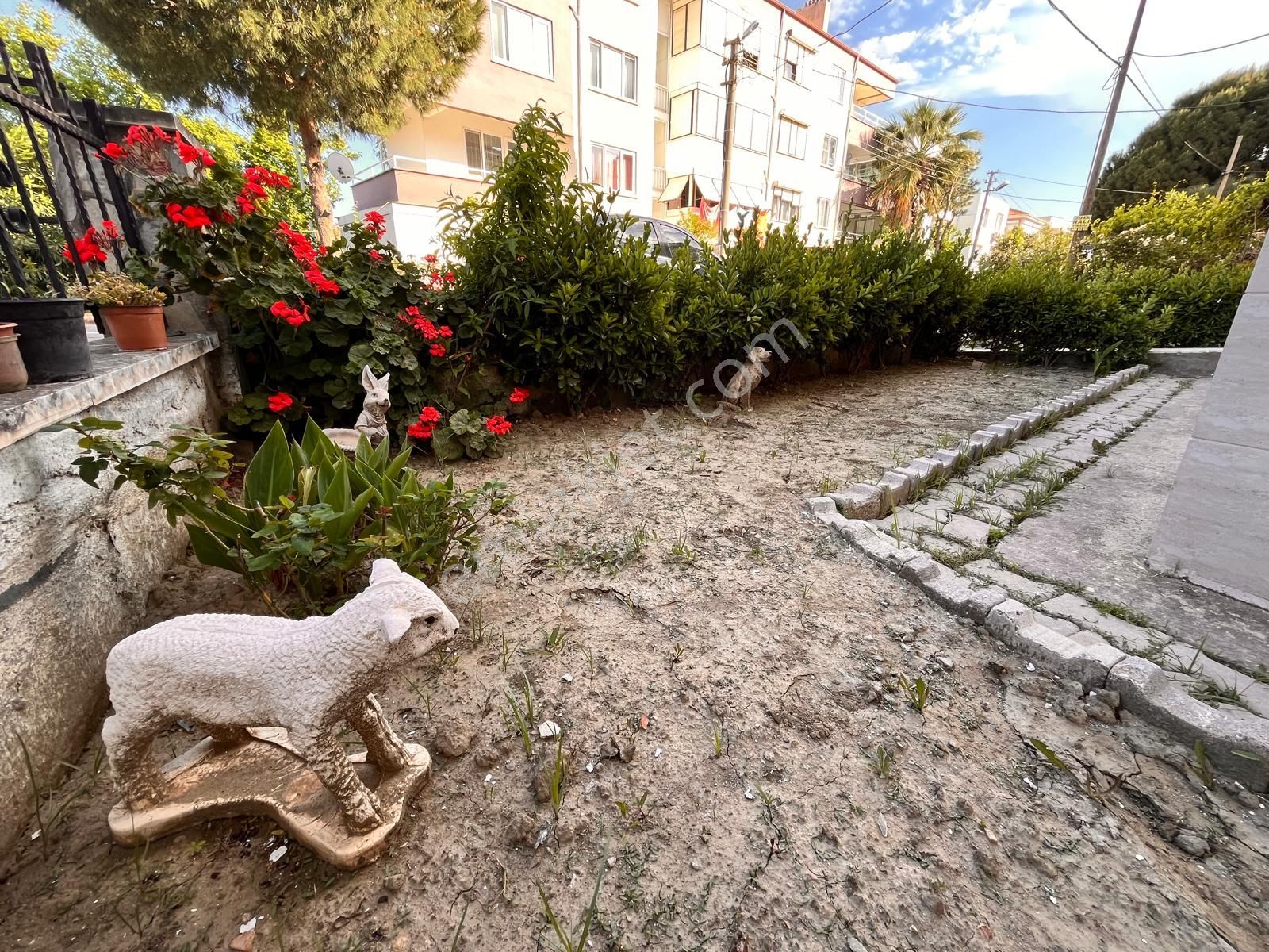 Edremit İkizçay Satılık Daire  TUNABOYLU'DAN İKİZÇAYDA ÖN CEPHE-ARA KAT-AYRI MUTFAK 2+1 SATILIK DAİRE