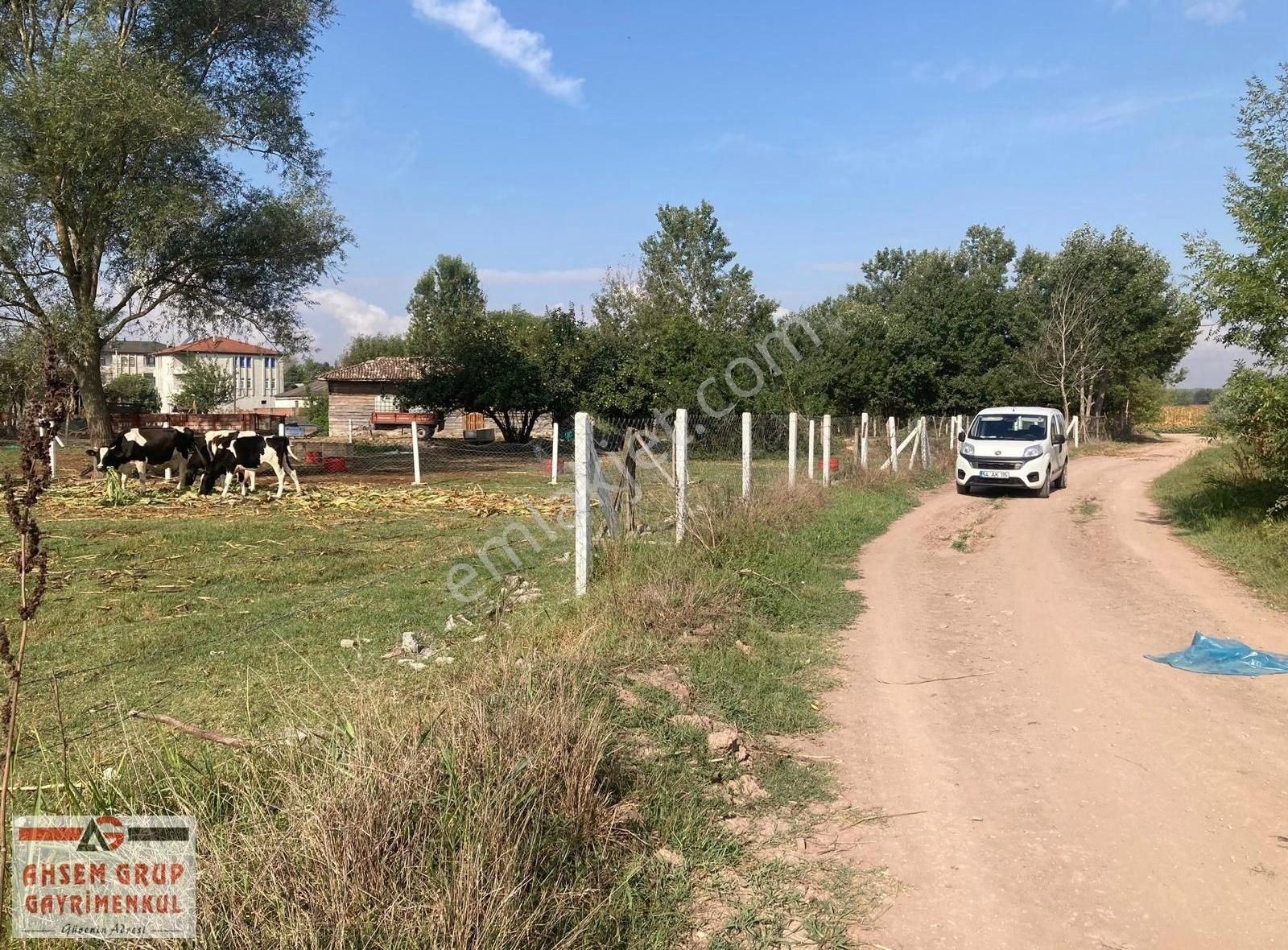 Söğütlü Akçakamış Satılık Konut İmarlı AKÇAKAMIŞTA %30 KONUT İMARLI YOL KENARI MUHTEŞEM KONUMDA ARSA !!