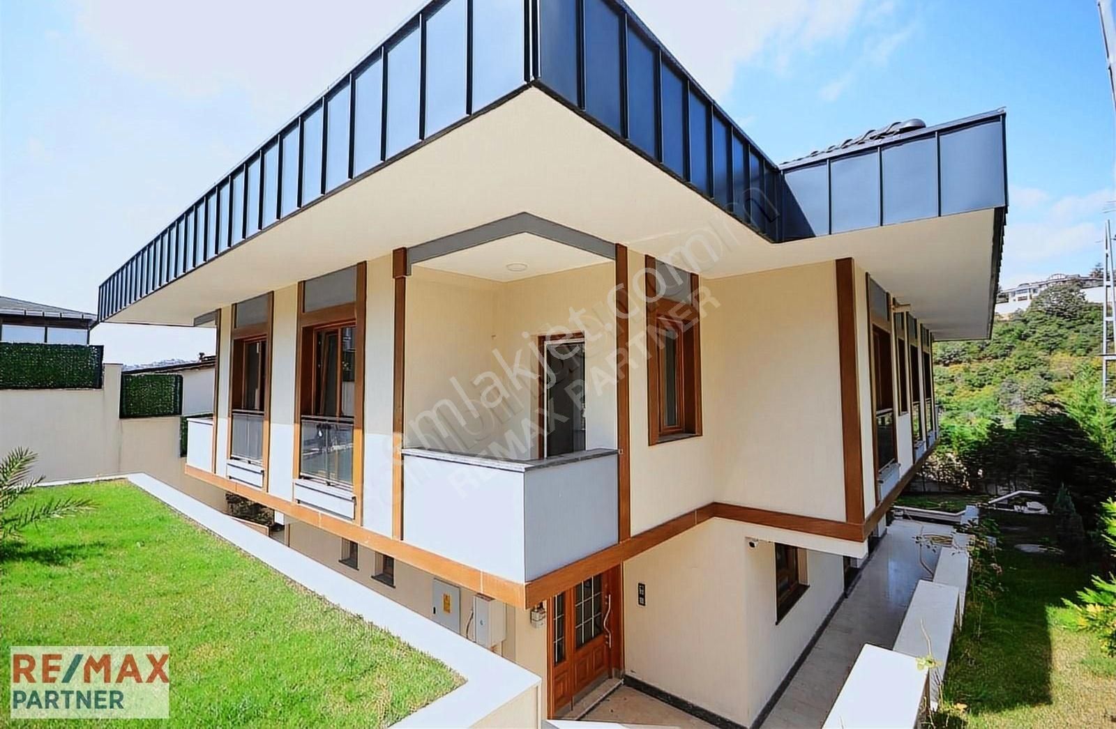 Sarıyer Maden Satılık Villa SARIYER MADEN MAHALLESİN'DE SATILIK İKİZ TRİPLEKS VİLLA