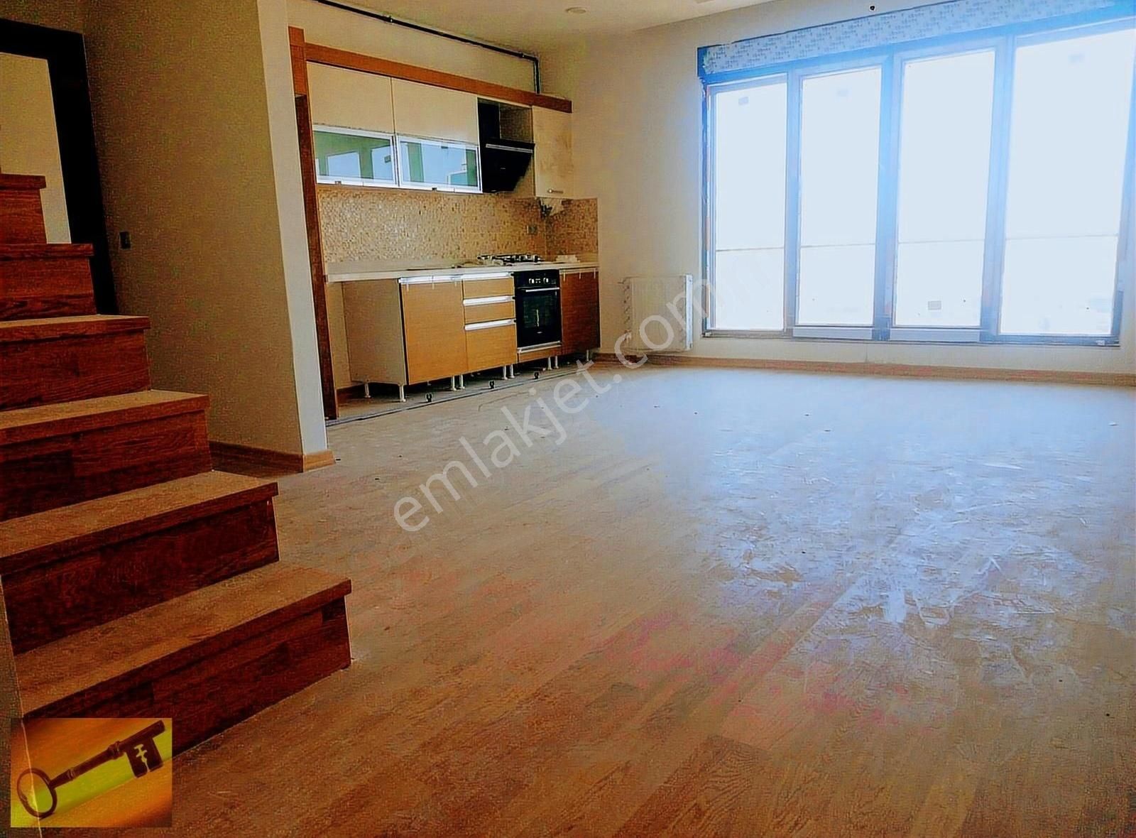 Kadıköy 19 Mayıs Kiralık Daire KOZYATAĞI HİLMİPAŞA CAD.ÜZERİNDE 2+2 DUBLEKS KİRALIK DAİRE