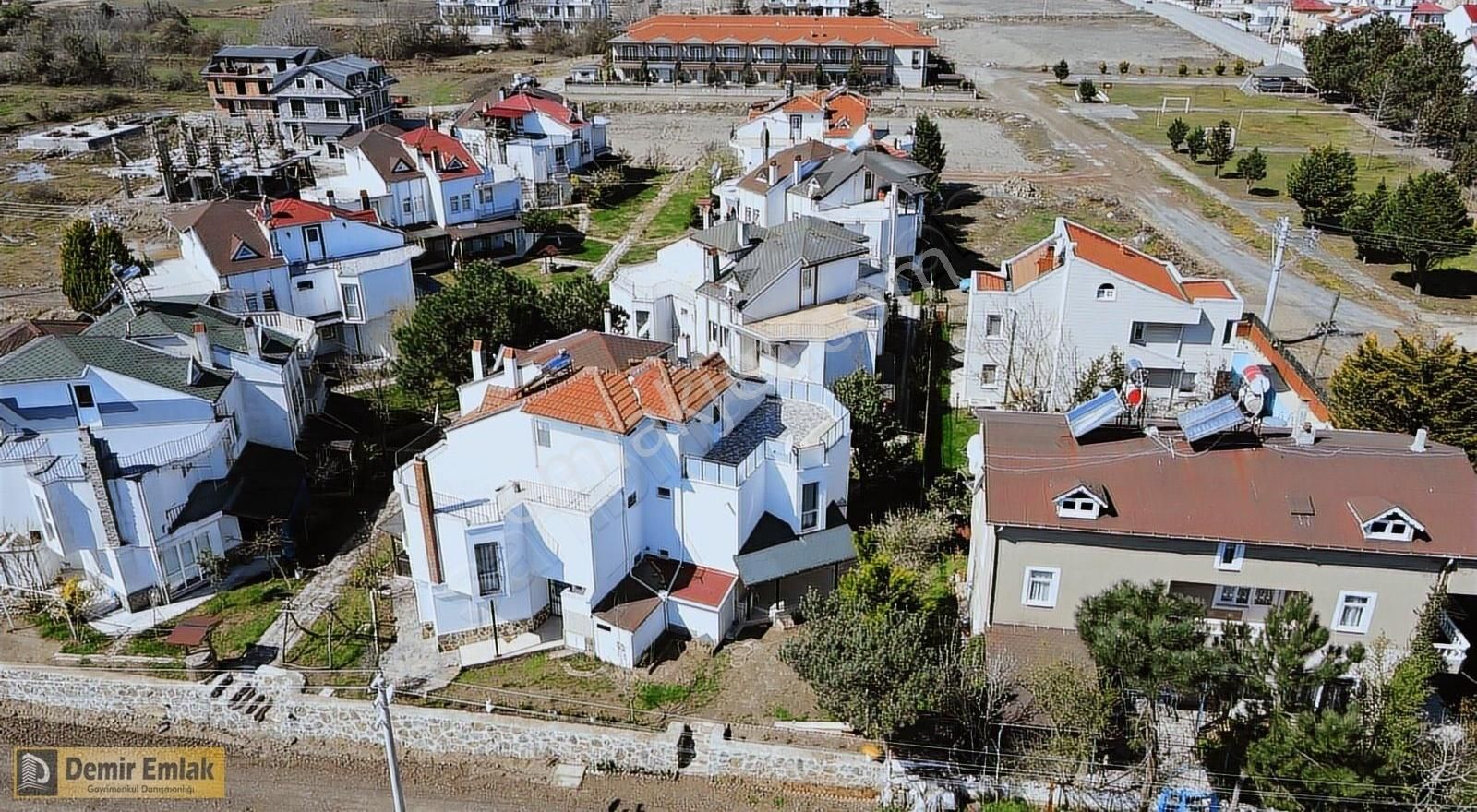 Kocaali Yayla Satılık Yazlık Merkez Plajda Nezih Site İçerisinde Uygun Fiyata Bakımlı Yazlık