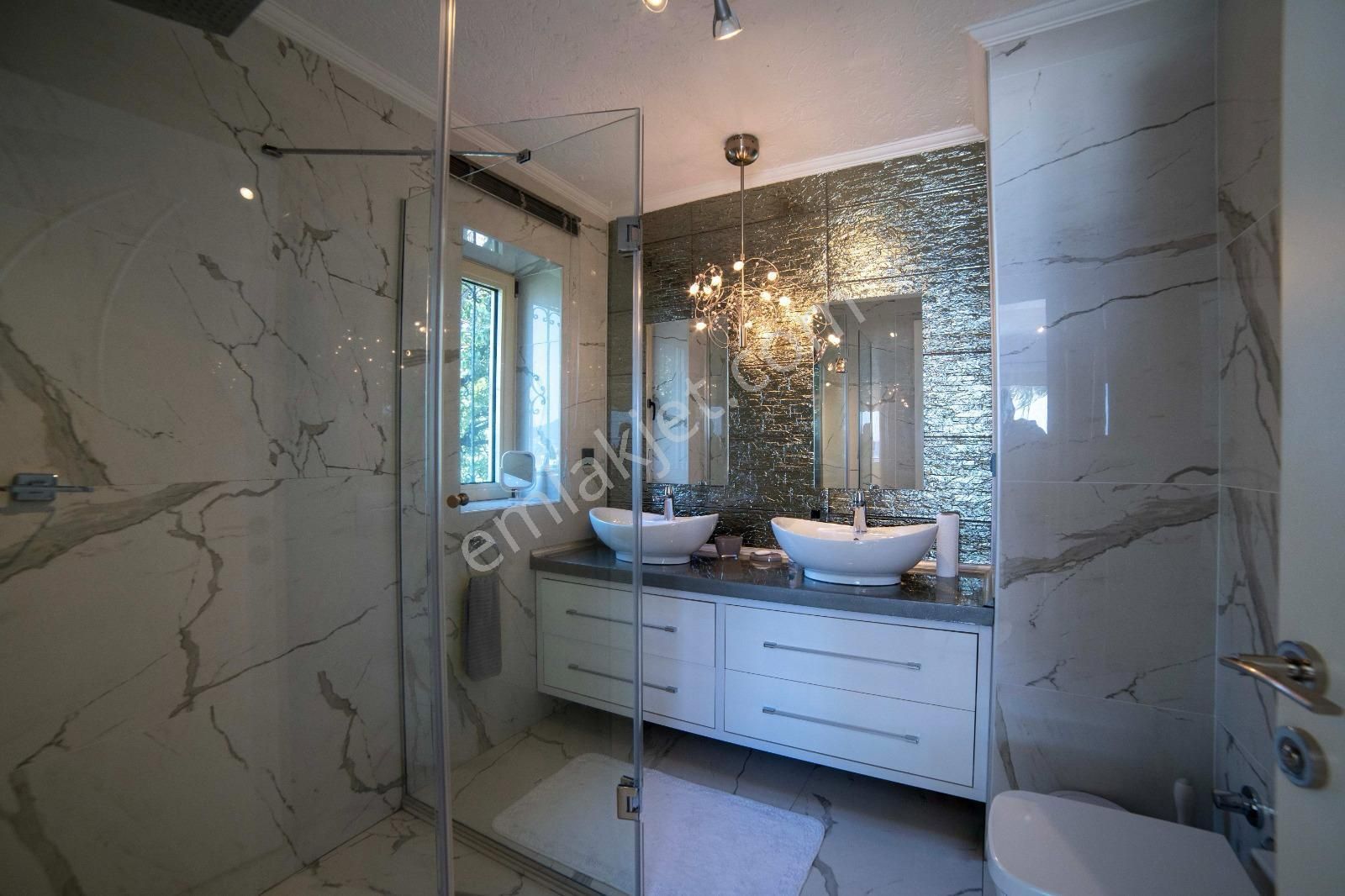 Türkbükü'nde Site İçerisinde Full Deniz Manzaralı Satılık Villa - Görsel 19