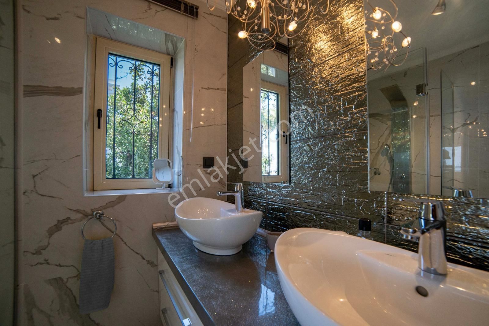 Türkbükü'nde Site İçerisinde Full Deniz Manzaralı Satılık Villa - Görsel 20