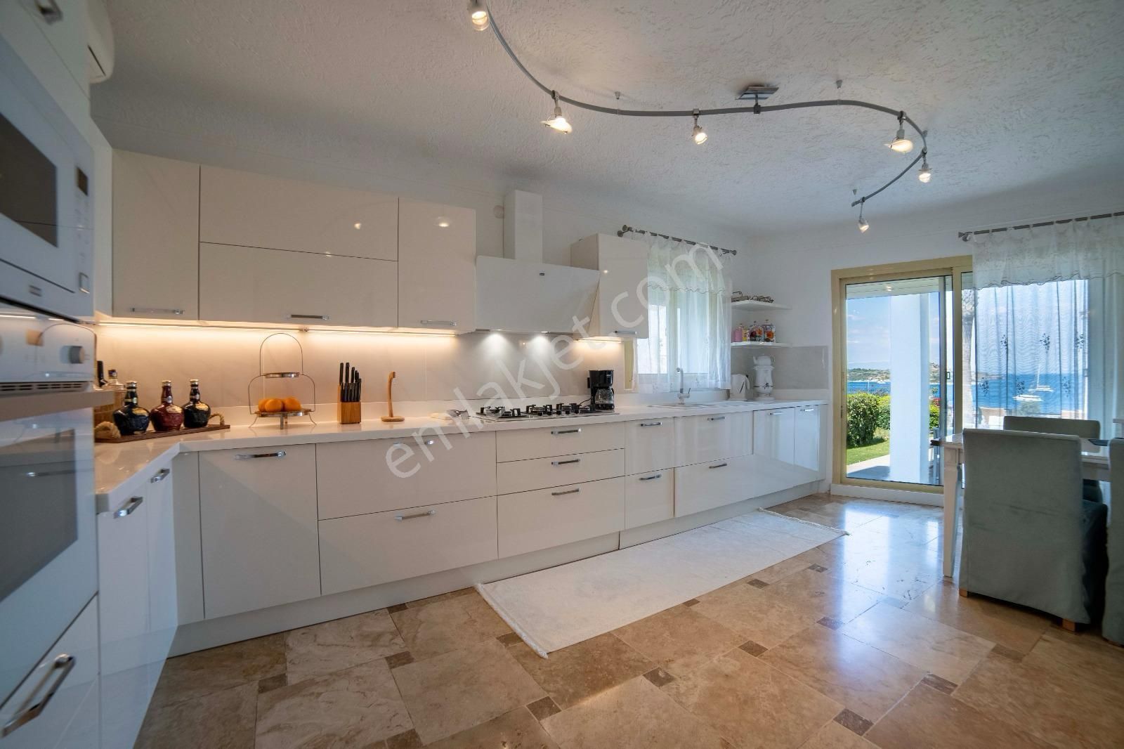 Türkbükü'nde Site İçerisinde Full Deniz Manzaralı Satılık Villa - Görsel 10