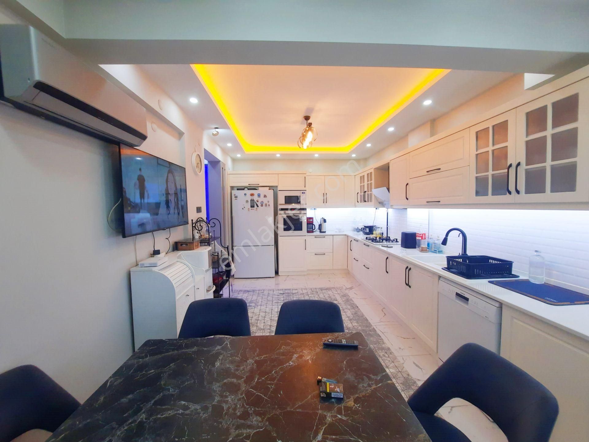 Şehir Merkezinde, Sıfır Tadilatlı, 2 Katlı, Geniş Müstakil Ev.. - Görsel 12