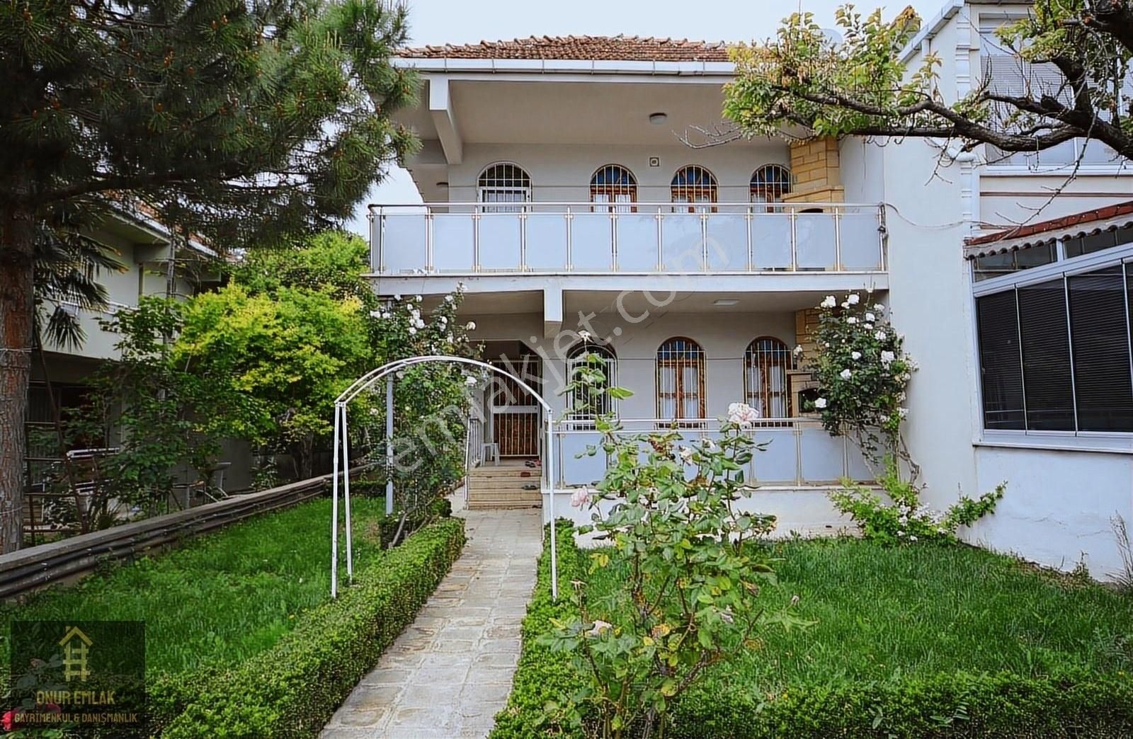 Büyükçekmece Güzelce Satılık Villa BÜYÜKÇEKMECE GÜZELCE SATILIK VİLLA 367m2 ARSA PAYLI