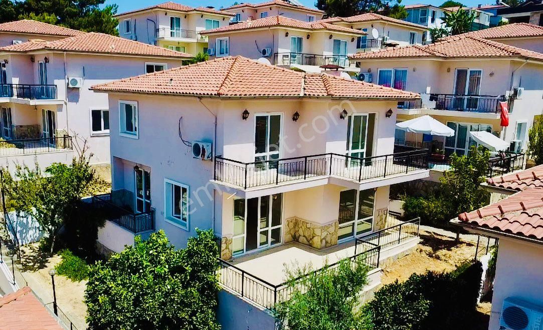 Kuşadası Soğucak Satılık Villa HAVUZLU SİTEDE TEK MÜSTAKİL 4+1 YAZLIK