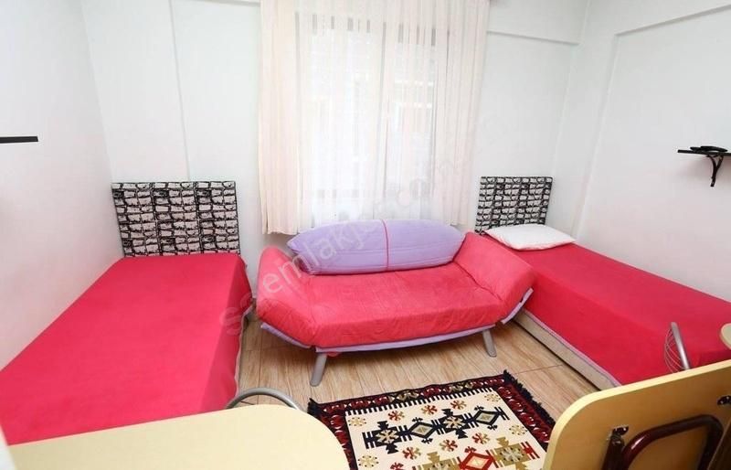 Adapazarı Mithatpaşa Kiralık Daire Adapazarı'nda Kız Öğrenciye Yurt Odası