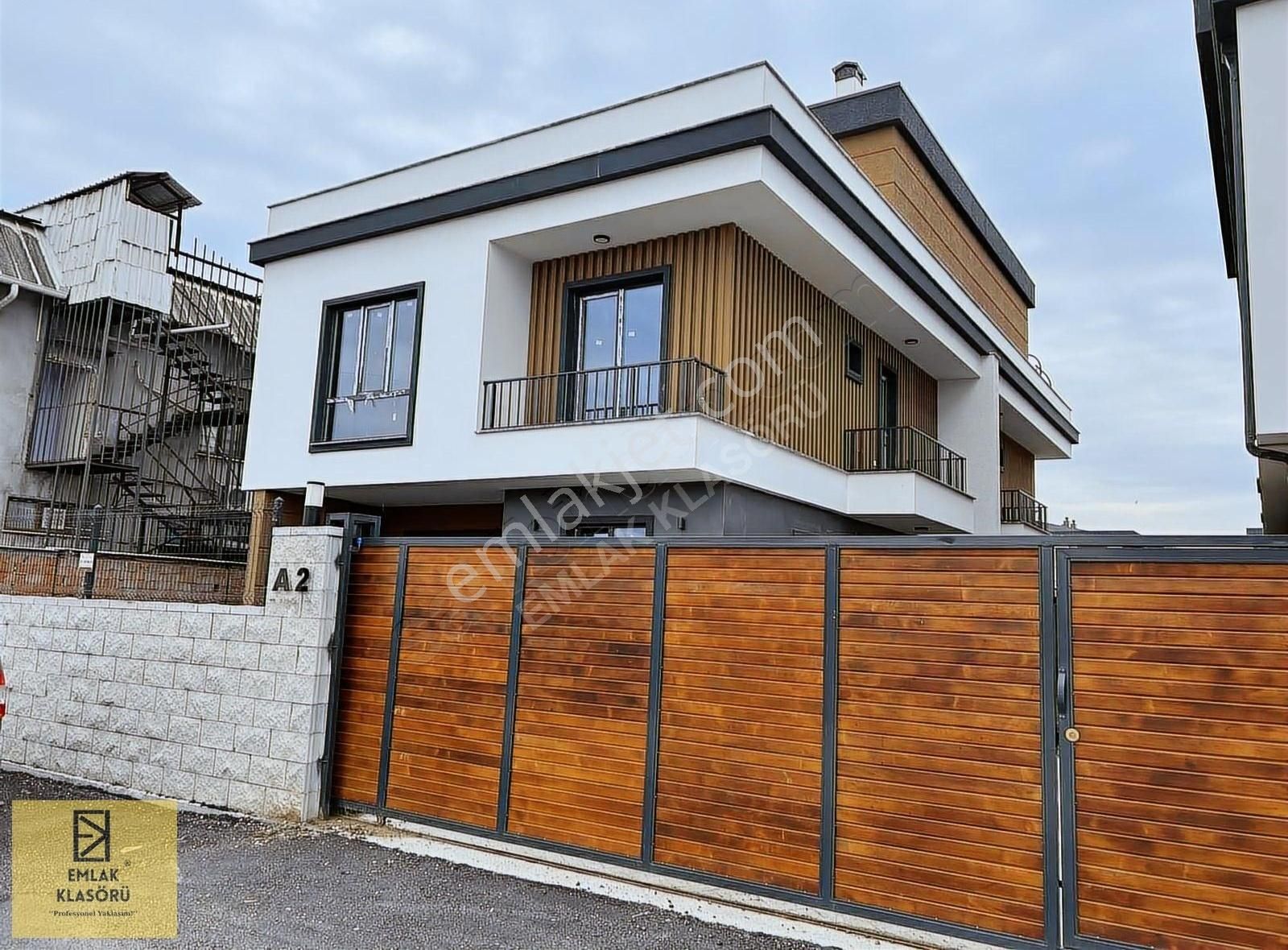 Serdivan Köprübaşı Satılık Villa Satılık-Serdivan Yazlık'ta Mükemmel Konumda 4+1 Müstakil Villa