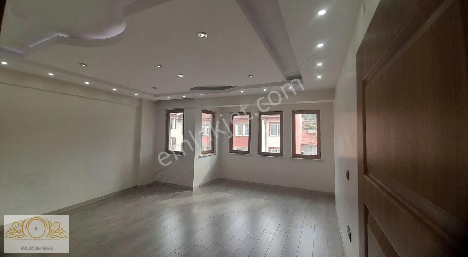 Kütahya Merkez Lala Hüseyin Paşa Kiralık Daire EMLAK CENTERDEN KIBRIS CADDESİNDE KİRALIK DAİRE