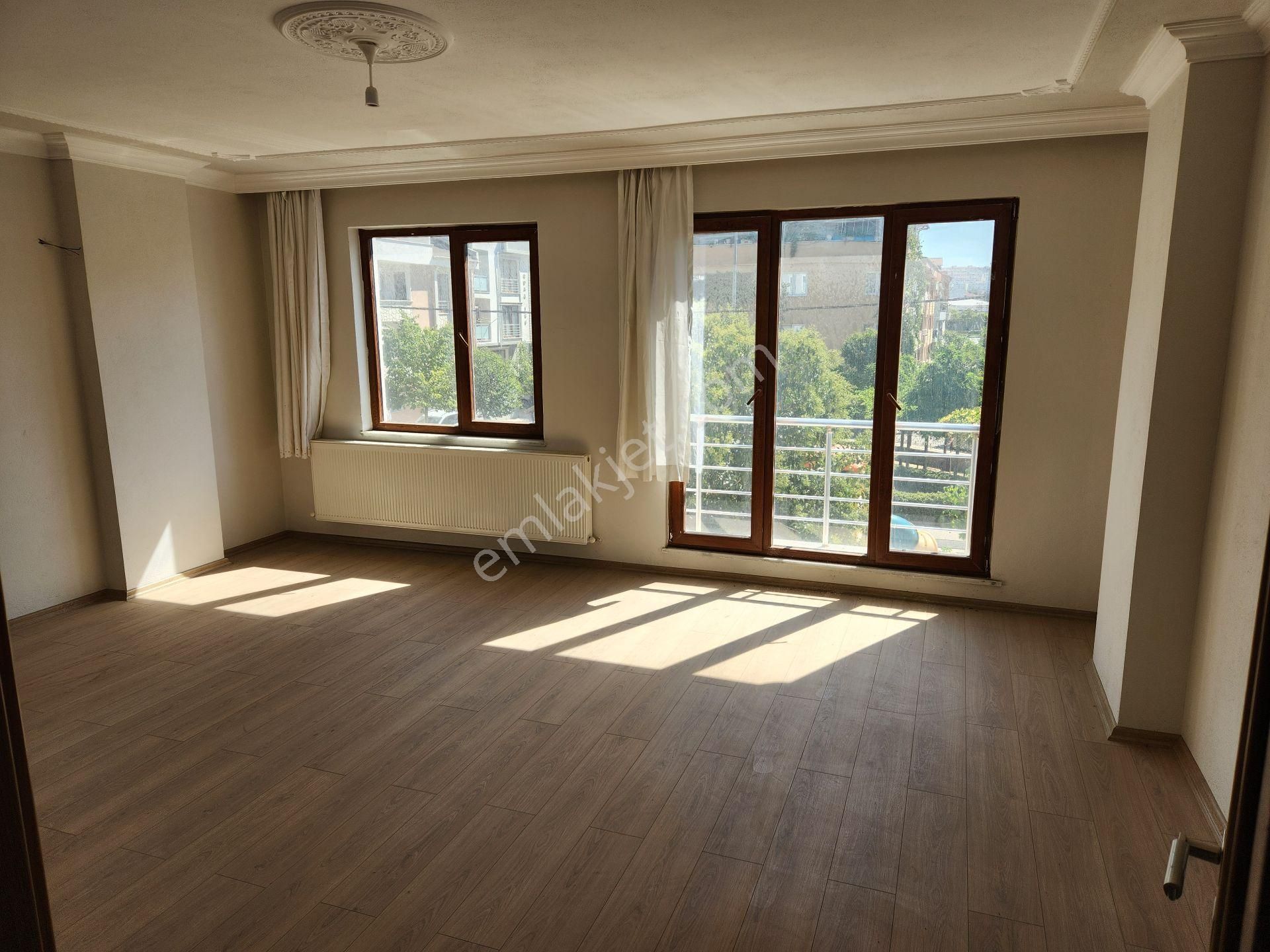 Gemlik Eşref Dinçer Kiralık Daire  Belediyeye Yakın SIFIR 4+1 150 m2 Doğalgaz Kombi Ebeveyn